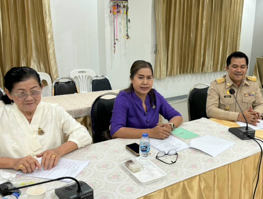 พช.หนองคาย : ประชุมเตรียมความพร้อมการดำเนินงานโครงการสืบสานภูมิปัญญาผ้าไทย “เสน่ห์ผ้า เสน่ห์หนองคาย”