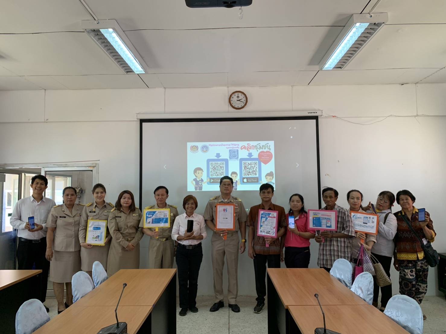 พช.หนองคาย จัดประชุมชี้แจงผู้ประกอบการ OTOP ลงทะเบียนสินค้า จำหน่ายสินค้าใน Click ชุมชน
