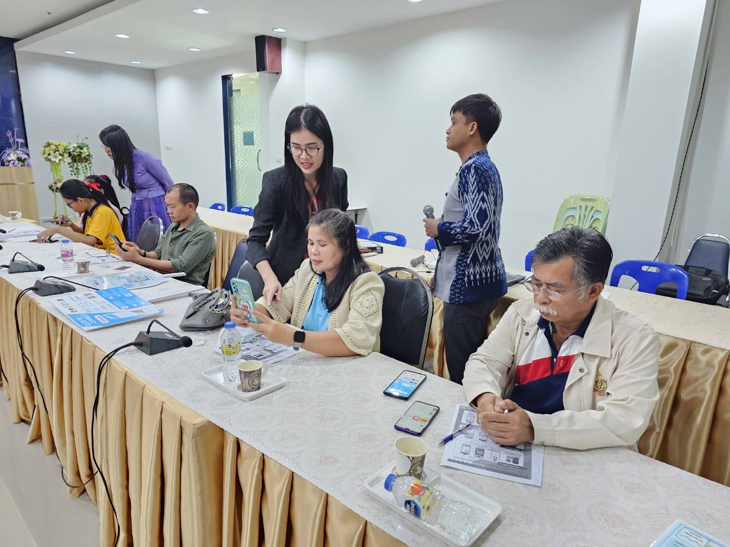 พช.หนองคาย ขับเคลื่อนการดำเนินงานบริการดิจิทัล ให้คำแนะนำผู้ผลิต ผู้ประกอบการ OTOP ลงทะเบียนใช้งาน Shop ชุมชน ในแอป Click ชุมชน