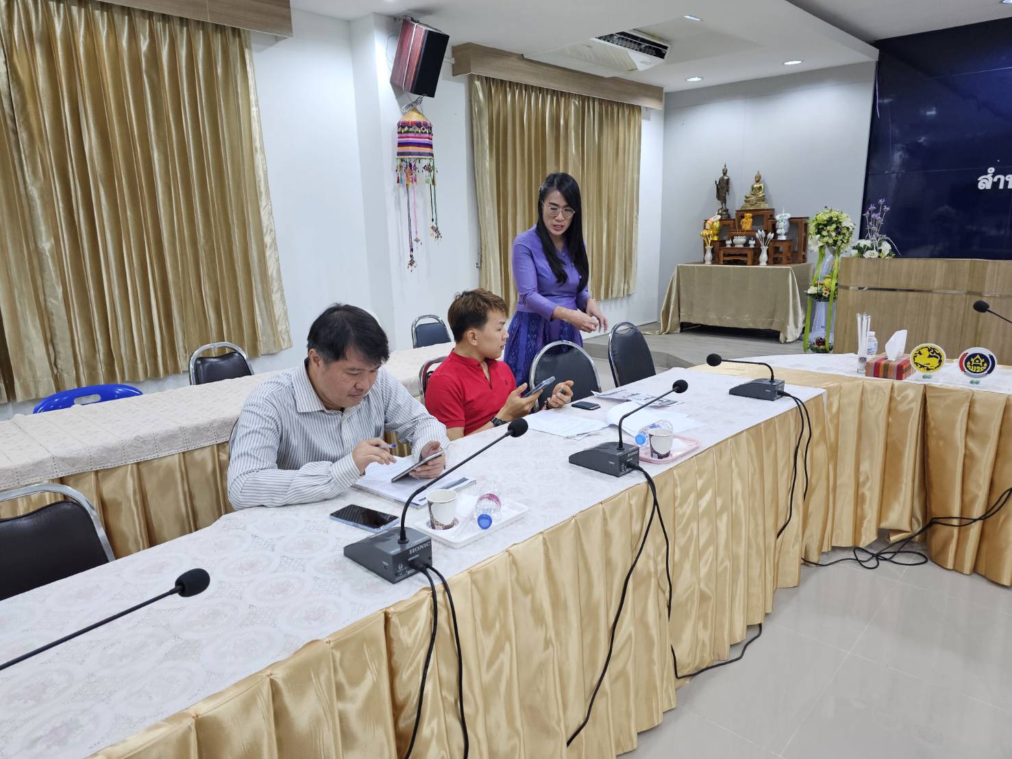 พช.หนองคาย ขับเคลื่อนการดำเนินงานบริการดิจิทัล ให้คำแนะนำผู้ผลิต ผู้ประกอบการ OTOP ลงทะเบียนใช้งาน Shop ชุมชน ในแอป Click ชุมชน