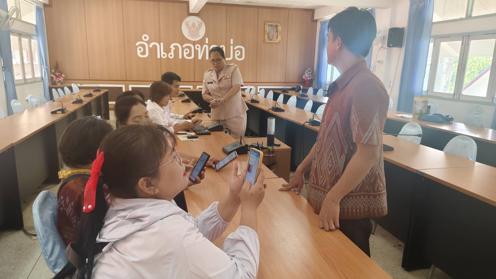 พช.หนองคาย จัดประชุมชี้แจงผู้ประกอบการ OTOP ลงทะเบียนสินค้า จำหน่ายสินค้าใน Click ชุมชน