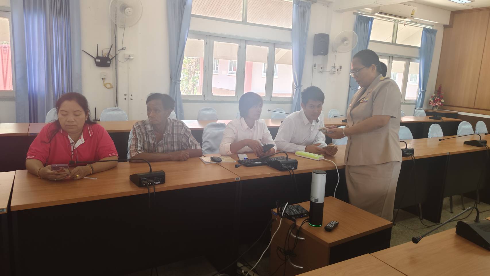 พช.หนองคาย จัดประชุมชี้แจงผู้ประกอบการ OTOP ลงทะเบียนสินค้า จำหน่ายสินค้าใน Click ชุมชน