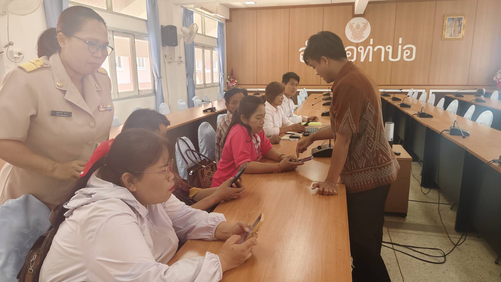พช.หนองคาย จัดประชุมชี้แจงผู้ประกอบการ OTOP ลงทะเบียนสินค้า จำหน่ายสินค้าใน Click ชุมชน