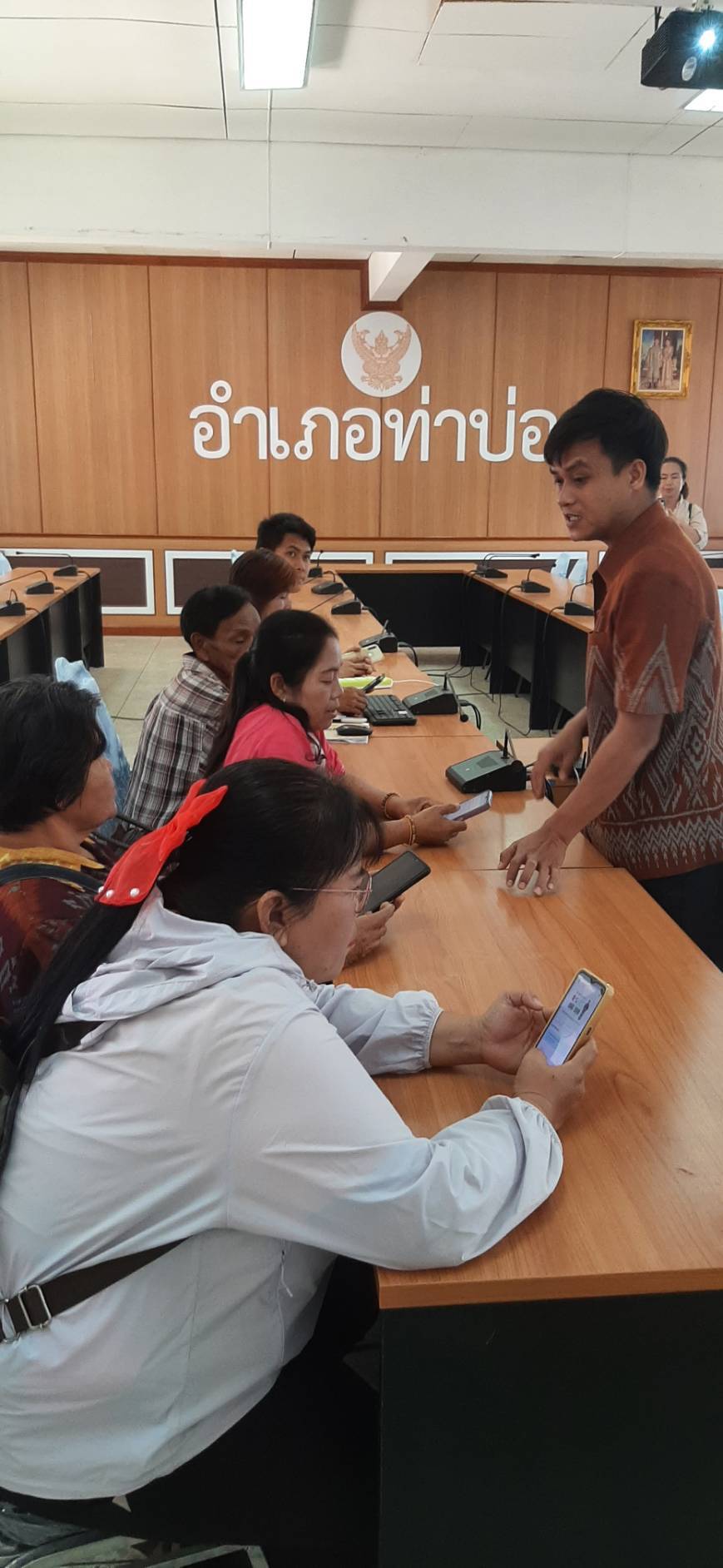 พช.หนองคาย จัดประชุมชี้แจงผู้ประกอบการ OTOP ลงทะเบียนสินค้า จำหน่ายสินค้าใน Click ชุมชน