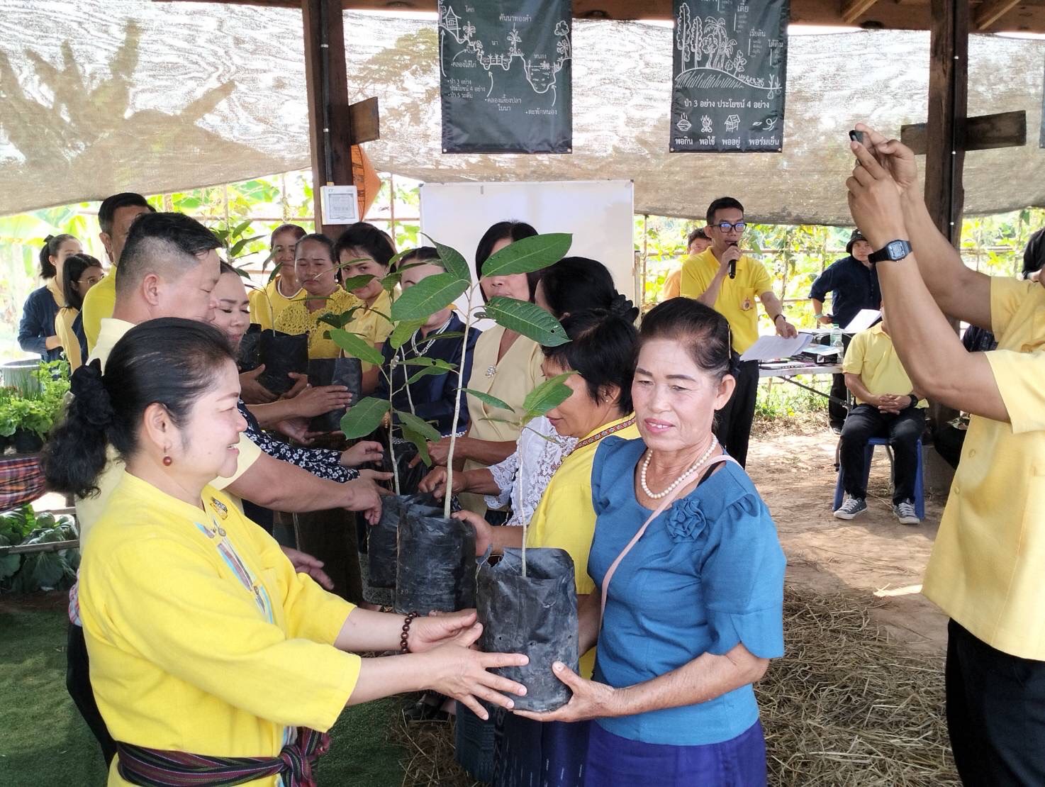 พช.หนองคาย ดำเนินโครงการศูนย์เรียนรู้เฉลิมพระเกียรติพระบาทสมเด็จพระเจ้าอยู่หัว โคก หนอง นา โมเดล และโครงการพัฒนาและยกระดับงานวิจัยของหน่วยงานในสังกัดสถาบันการพัฒนาชุมชน ปี 2567
