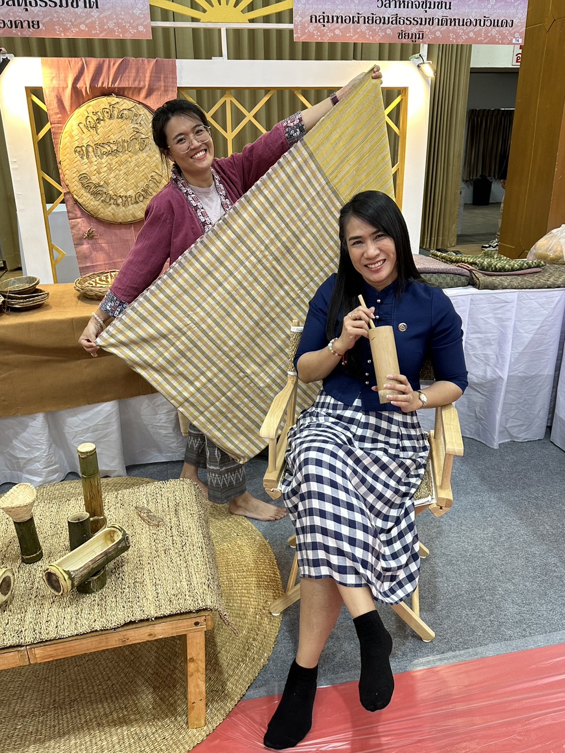 พช.หนองคาย ร่วมจัดแสดงผลิตภัณฑ์เพื่อเตรียมความพร้อมรับเสด็จสมเด็จพระเจ้าลูกเธอ เจ้าฟ้าสิริวัณณวรี นารีรัตนราชกัญญา เสด็จทอดพระเนตรนิทรรศการและการจัดแสดงผลิตภัณฑ์ผ้าไทย และงานหัตถกรรมชุมชนภูมิปัญญาไทย ตามโครงการพัฒนาผู้นำการเปลี่ยนแปลงภูมิปัญญาชุมชนไทย