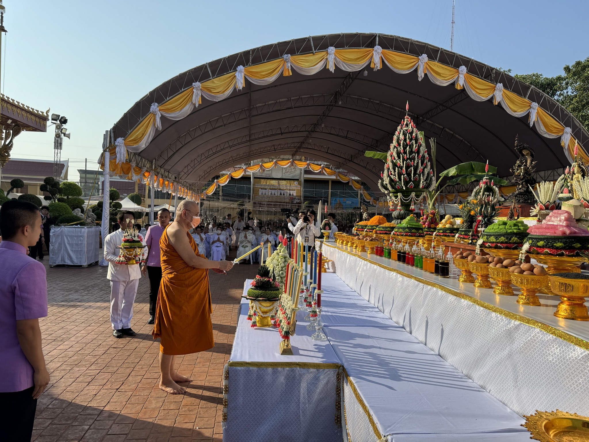 พช.หนองคาย ร่วมพิธียกฉัตรพระธาตุอรหันต์และพิธีมหาพุทธาภิเษกหลวงพ่อพระใสองค์จำลอง