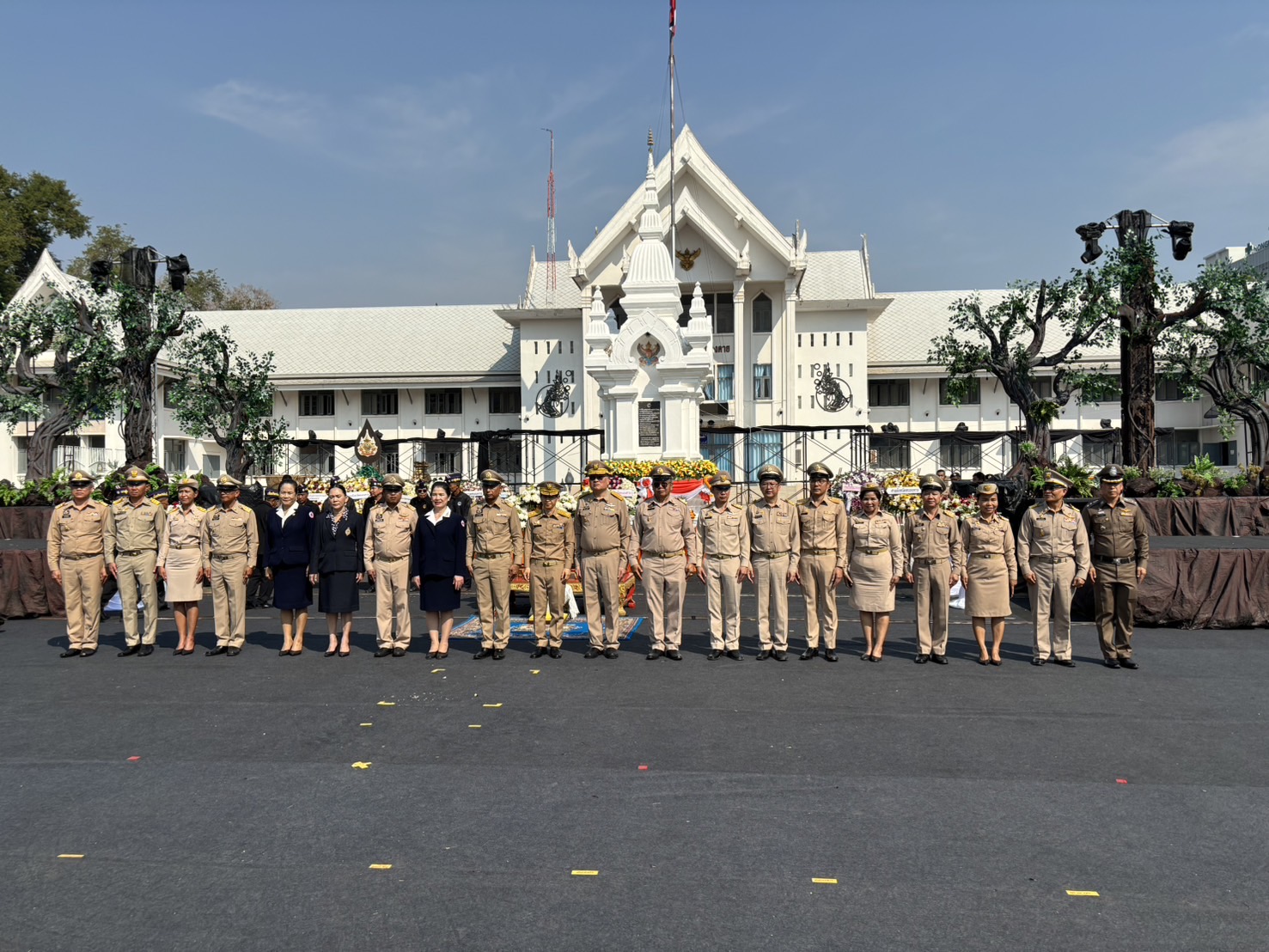 พช.หนองคาย ร่วมพิธีสักการะสิ่งศักดิ์สิทธิ์ พิธีบวงสรวง และทำบุญอุทิศส่วนกุศลให้กับบรรพบุรุษ ในงาน “ฉลองอนุสาวรีย์ปราบฮ่อใต้ร่มพระบารมี 197 ปี เมืองหนองคาย และงานกาชาด พ.ศ.2567”
