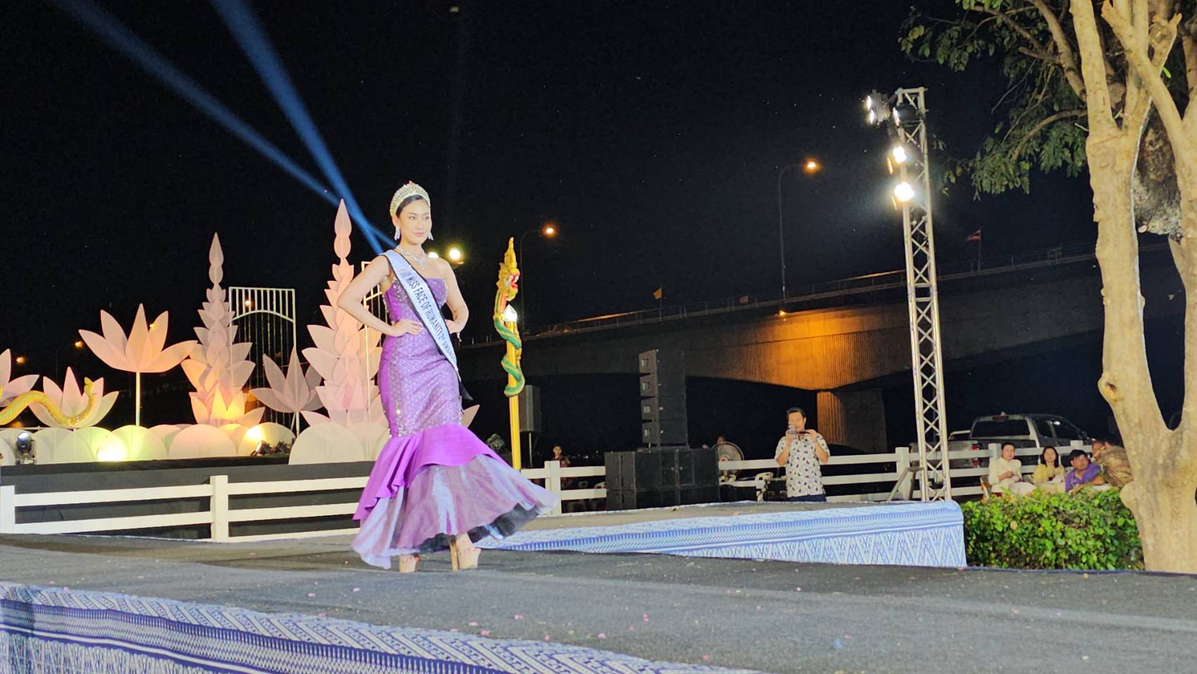 จังหวัดหนองคาย เดินแบบผ้าไทยเพื่อการกุศล “ผ้าไทย ใส่ให้สนุก” ประจำปี พ.ศ. 2567 “เสน่ห์ผ้า เสน่ห์เมืองหนองคาย”