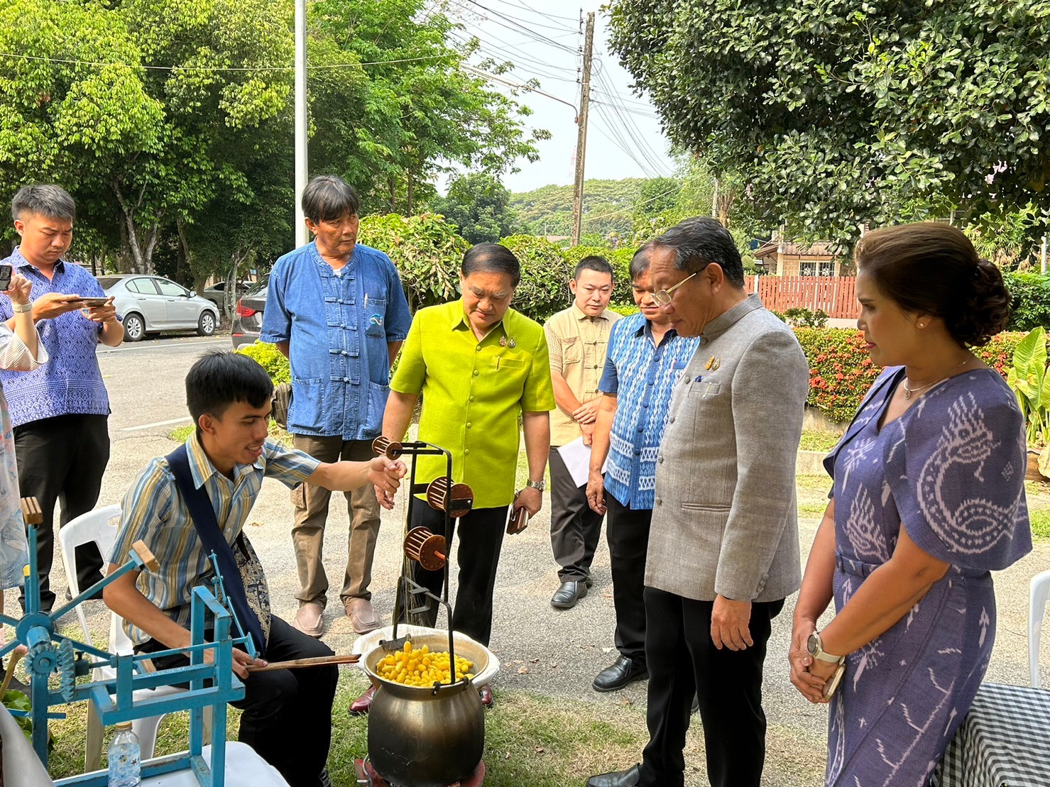พช.หนองคาย ร่วมกับ อบจ.หนองคาย สืบสานอนุรักษ์ศิลป์ผ้าถิ่นไทย ดํารงไว้ในแผ่นดิน จัดโครงการสืบสานภูมิปัญญาผ้าไทย “เสน่ห์ผ้า เสน่ห์เมืองหนองคาย”