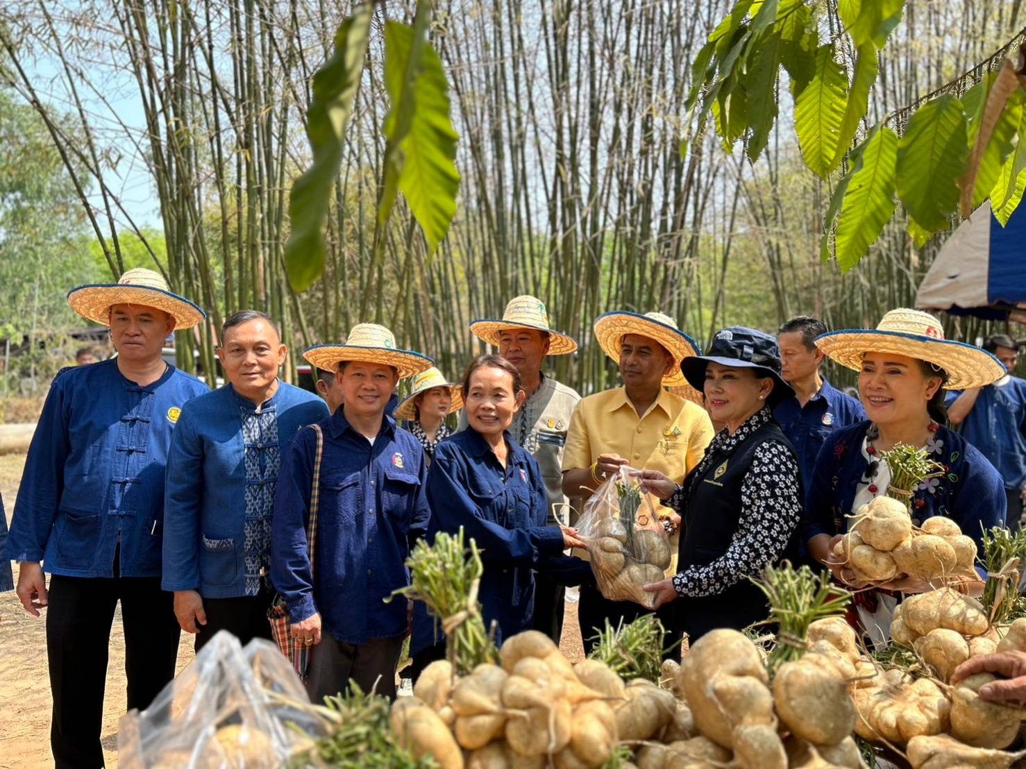 จังหวัดหนองคาย ขับเคลื่อนเศรษฐกิจพอเพียงดำเนินโครงการศูนย์เรียนรู้เฉลิมพระเกียรติพระบาทสมเด็จพระเจ้าอยู่หัว เนื่องในโอกาสมหามงคลเฉลิมพระชนมพรรษา 6 รอบ 28 กรกฎาคม 2567 ณ ศูนย์เรียนรู้ต้นแบบฯ “โคก หนอง นา โมเดล” อำเภอเฝ้าไร่