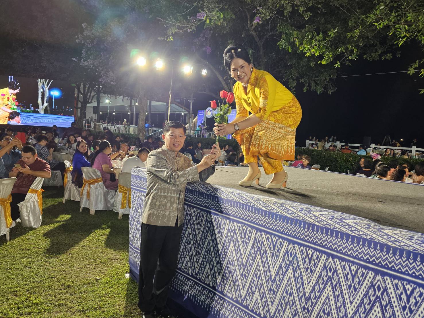 จังหวัดหนองคาย เดินแบบผ้าไทยเพื่อการกุศล “ผ้าไทย ใส่ให้สนุก” ประจำปี พ.ศ. 2567 “เสน่ห์ผ้า เสน่ห์เมืองหนองคาย”
