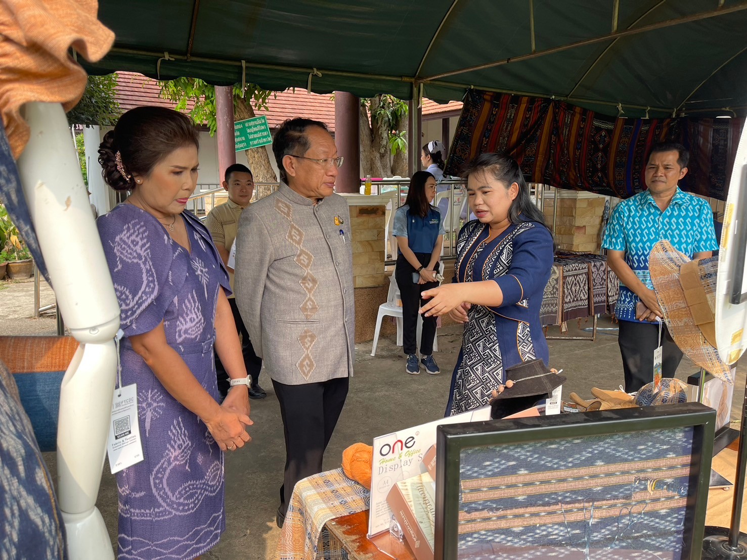 พช.หนองคาย ร่วมกับ อบจ.หนองคาย สืบสานอนุรักษ์ศิลป์ผ้าถิ่นไทย ดํารงไว้ในแผ่นดิน จัดโครงการสืบสานภูมิปัญญาผ้าไทย “เสน่ห์ผ้า เสน่ห์เมืองหนองคาย”