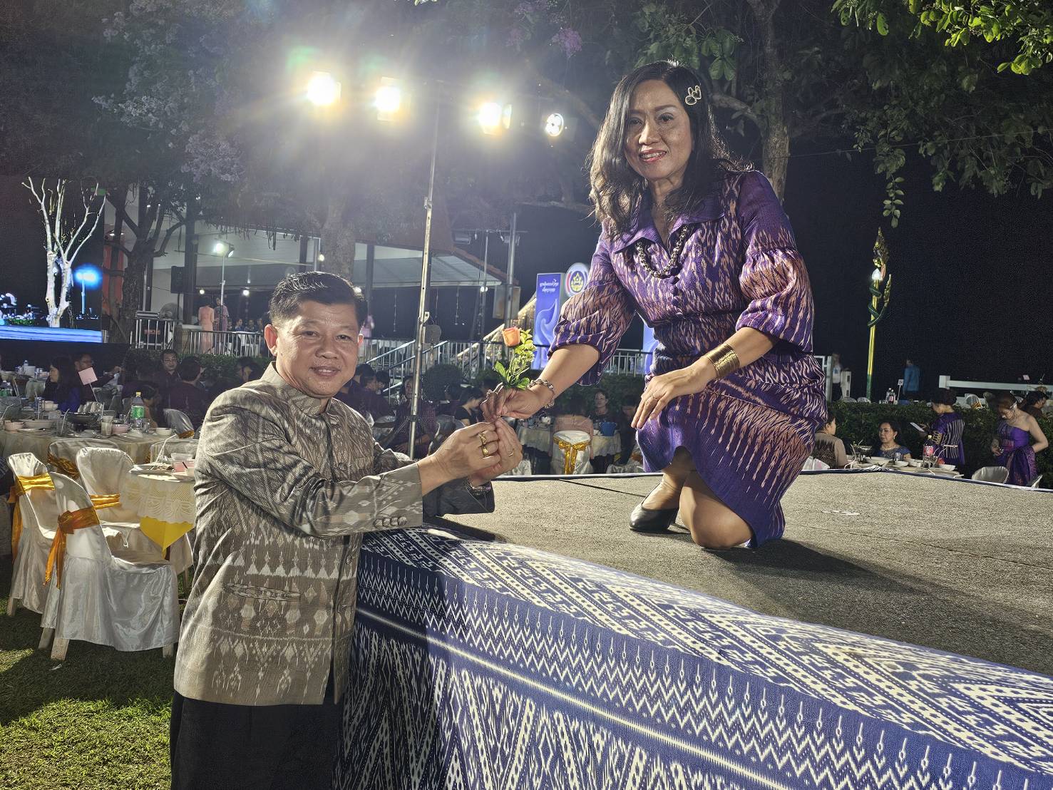 จังหวัดหนองคาย เดินแบบผ้าไทยเพื่อการกุศล “ผ้าไทย ใส่ให้สนุก” ประจำปี พ.ศ. 2567 “เสน่ห์ผ้า เสน่ห์เมืองหนองคาย”