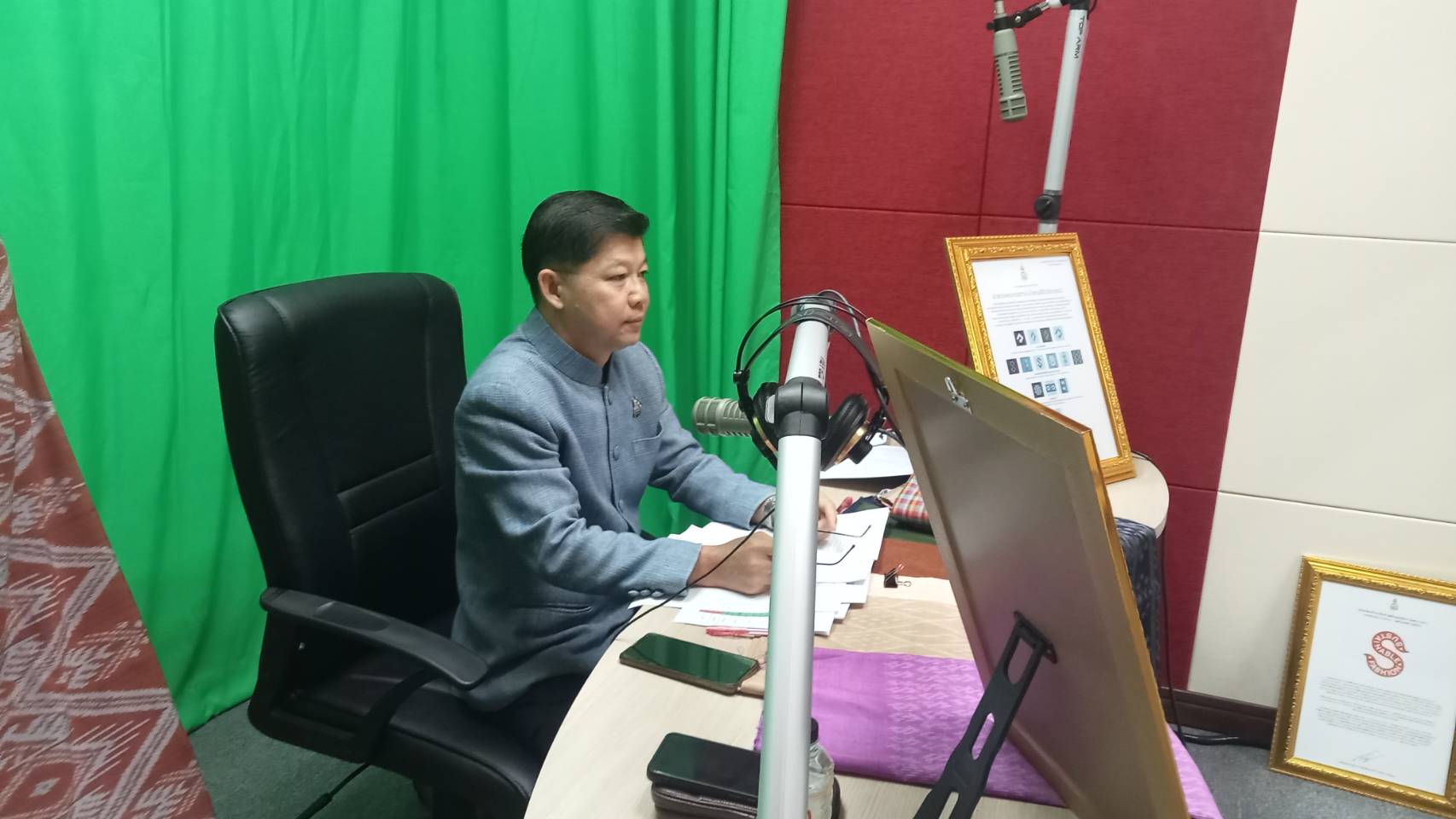 พช.หนองคาย ร่วมจัดรายการวิทยุ FM ผู้ว่าราชการจังหวัด พบชาวหนองคาย ประชาสัมพันธ์การขับเคลื่อนงานพัฒนาชุมชน ณ สวท.หนองคาย FM 90.50 MHz