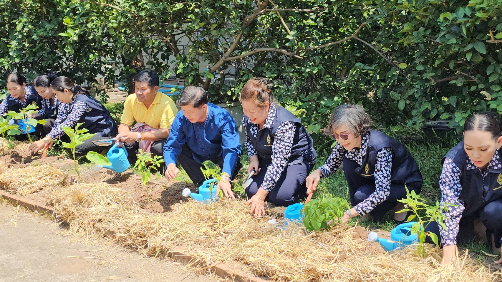 ผู้ว่าฯ หนองคาย ขับเคลื่อนนโยบายกระทรวงมหาดไทย ผ่านการน้อมนำแนวพระราชดำริของสมเด็จพระกนิษฐาธิราชเจ้า กรมสมเด็จพระเทพรัตนราชสุดา ฯ สยามบรมราชกุมารี สู่ปฏิบัติการปลูกผักสวนครัว เพื่อสร้างความมั่นคงทางอาหาร และ โครงการ “ผ้าไทยใส่ให้สนุก”