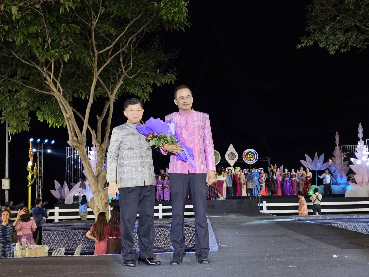 จังหวัดหนองคาย เดินแบบผ้าไทยเพื่อการกุศล “ผ้าไทย ใส่ให้สนุก” ประจำปี พ.ศ. 2567 “เสน่ห์ผ้า เสน่ห์เมืองหนองคาย”