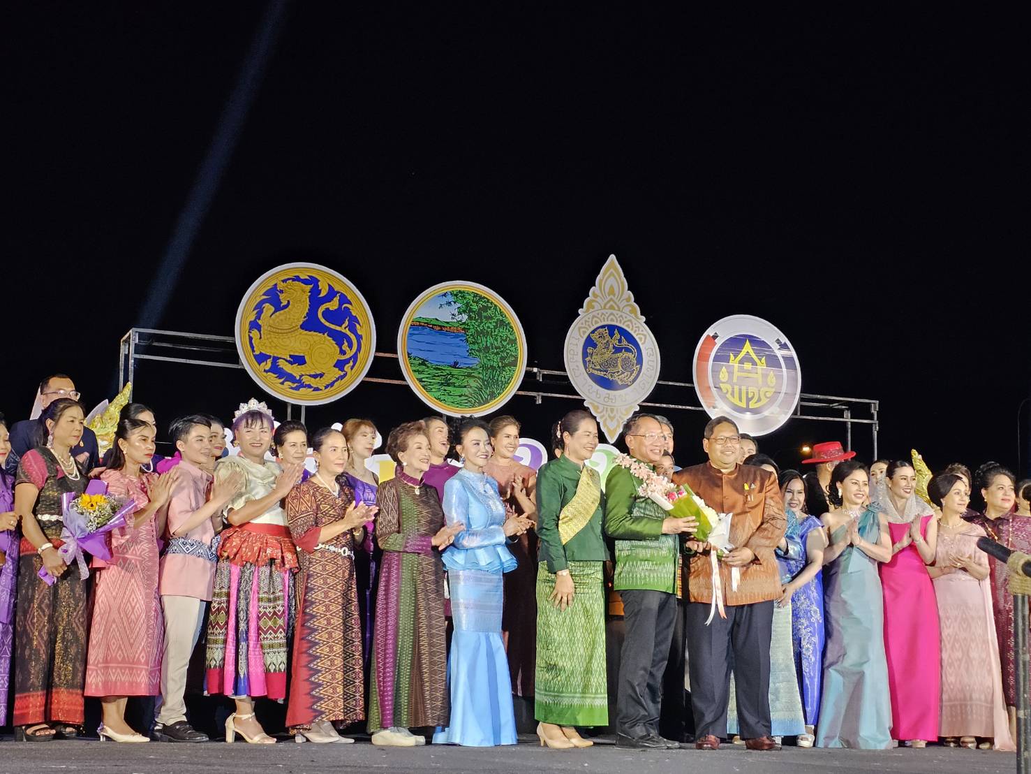 จังหวัดหนองคาย เดินแบบผ้าไทยเพื่อการกุศล “ผ้าไทย ใส่ให้สนุก” ประจำปี พ.ศ. 2567 “เสน่ห์ผ้า เสน่ห์เมืองหนองคาย”