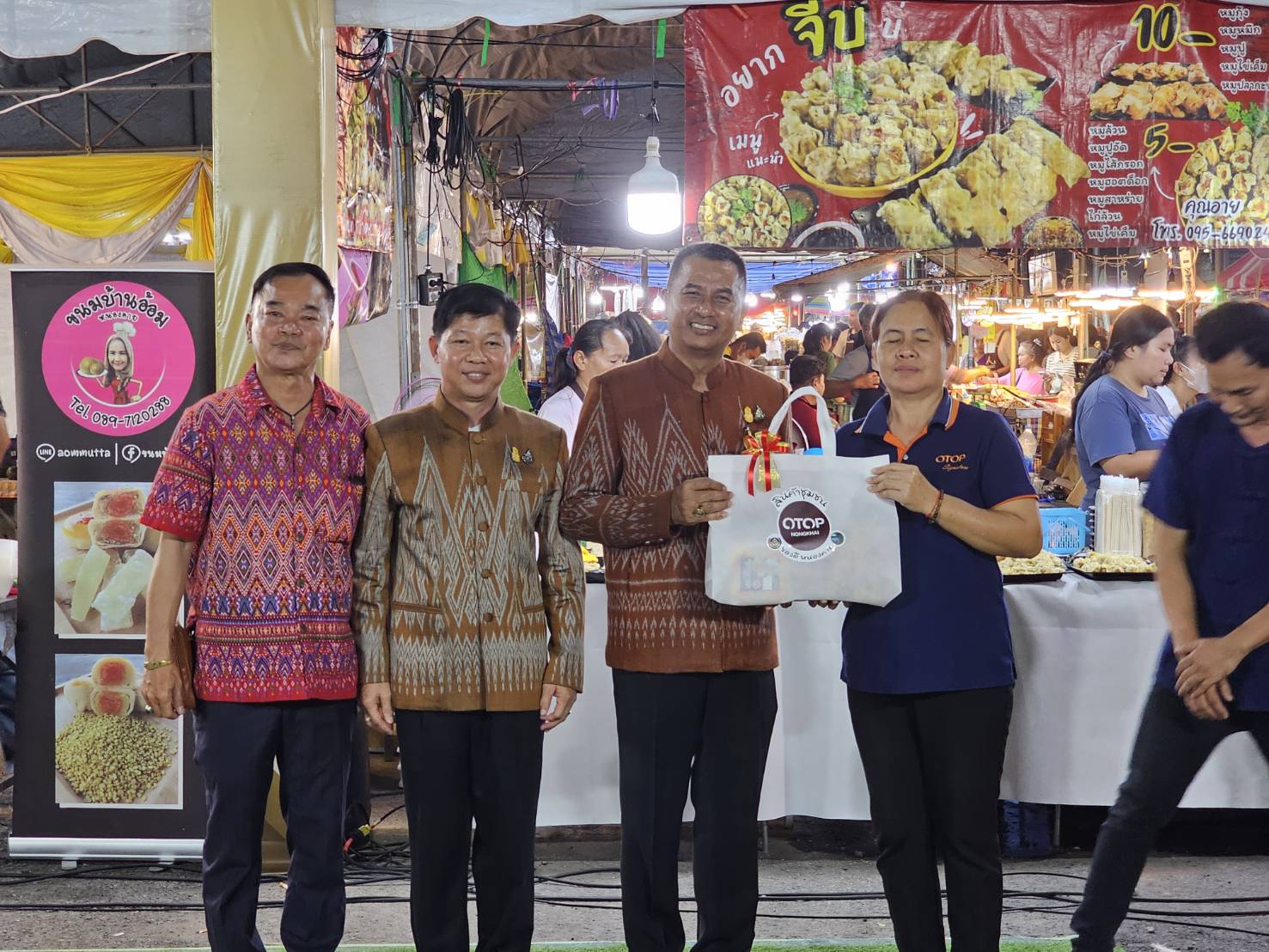 พช.หนองคาย ยกขบวนสินค้าผลิตภัณฑ์ชุมชน ของดี OTOP มาจัดแสดงและจำหน่าย ในงาน “ฉลองอนุสาวรีย์ปราบฮ่อ ใต้ร่มพระบารมี 197 ปี เมืองหนองคาย และงานกาชาด พ.ศ.2567”