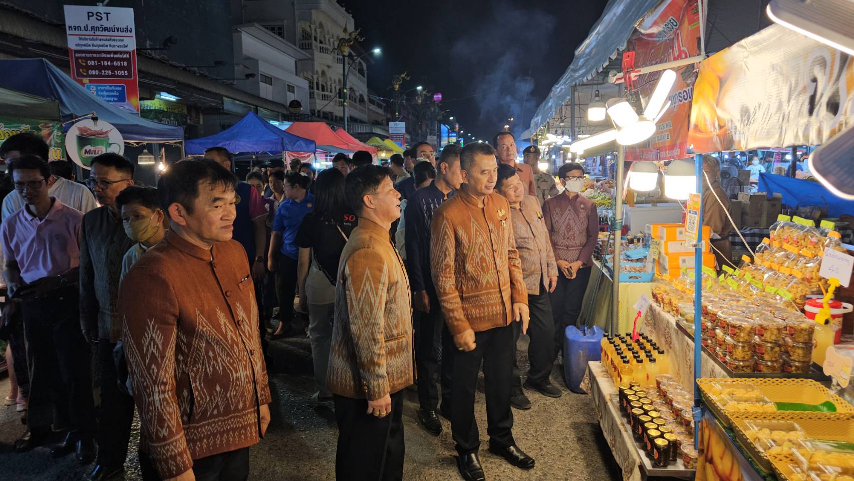 พช.หนองคาย ยกขบวนสินค้าผลิตภัณฑ์ชุมชน ของดี OTOP มาจัดแสดงและจำหน่าย ในงาน “ฉลองอนุสาวรีย์ปราบฮ่อ ใต้ร่มพระบารมี 197 ปี เมืองหนองคาย และงานกาชาด พ.ศ.2567”
