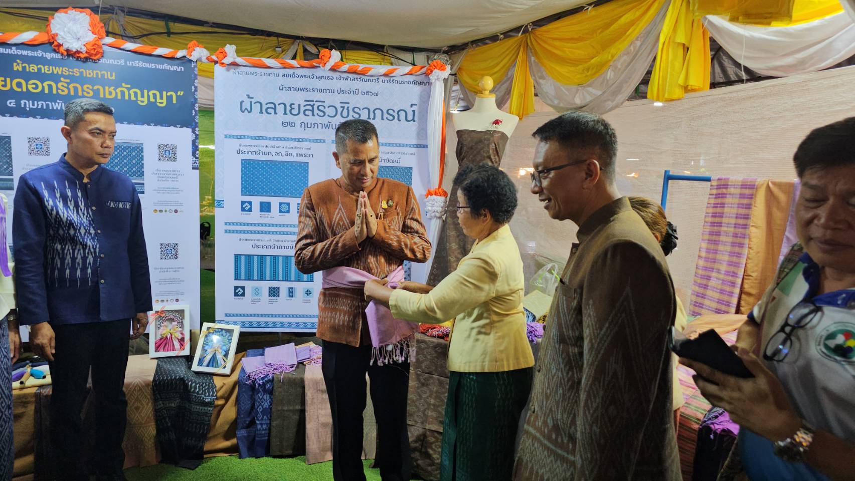 พช.หนองคาย ยกขบวนสินค้าผลิตภัณฑ์ชุมชน ของดี OTOP มาจัดแสดงและจำหน่าย ในงาน “ฉลองอนุสาวรีย์ปราบฮ่อ ใต้ร่มพระบารมี 197 ปี เมืองหนองคาย และงานกาชาด พ.ศ.2567”