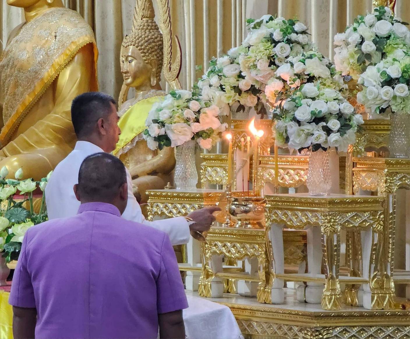 พช. หนองคาย ร่วมกิจกรรม “นุ่งผ้าไทย ใส่บาตรริมโขง”