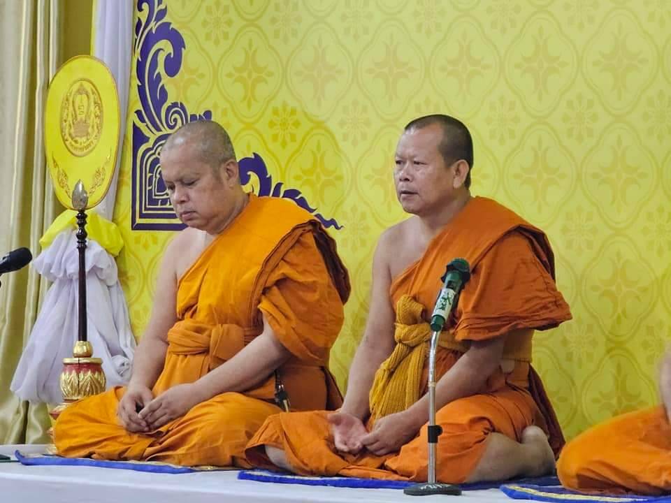 พช. หนองคาย ร่วมกิจกรรม “นุ่งผ้าไทย ใส่บาตรริมโขง”