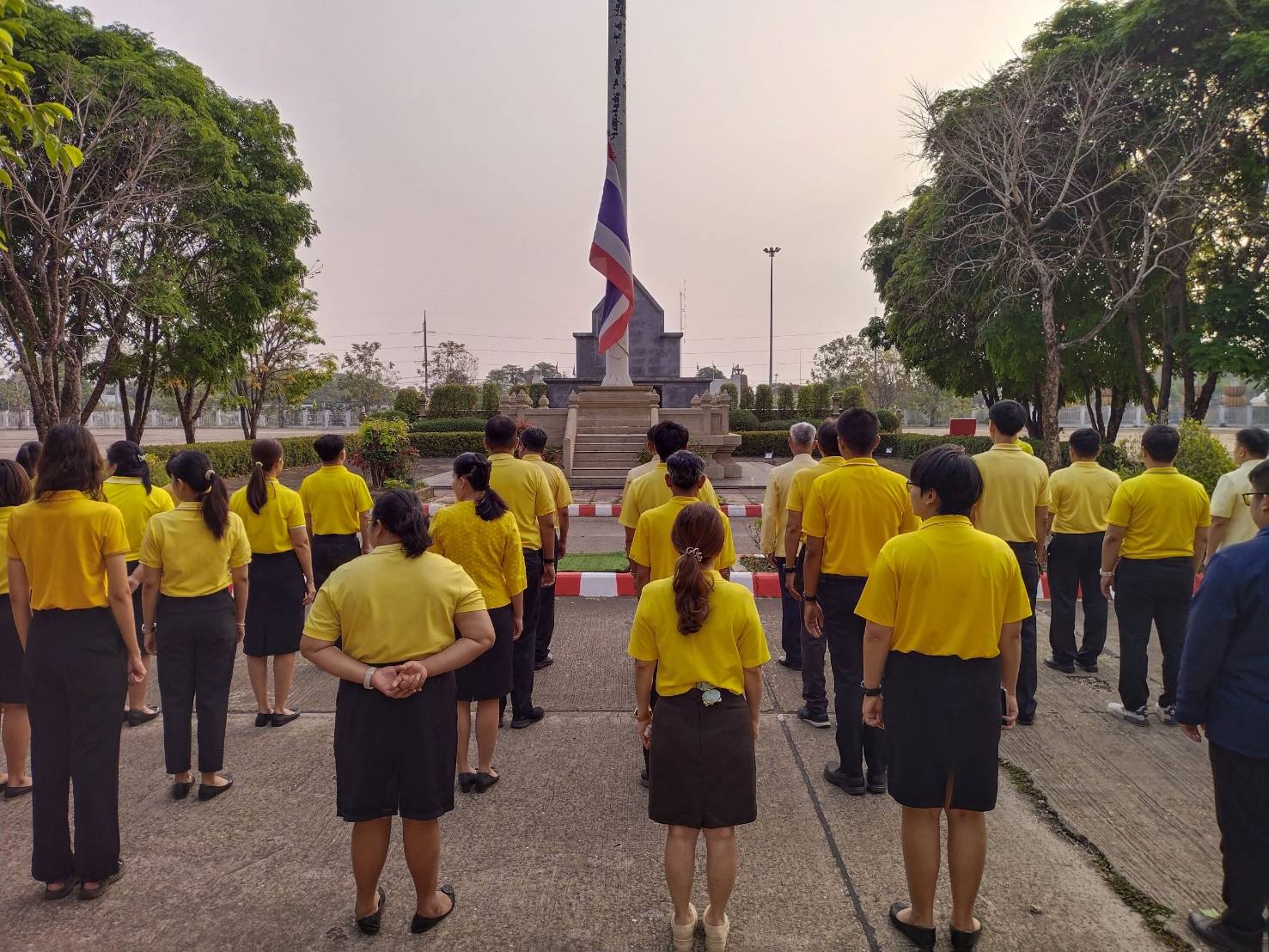 พช.หนองคาย ร่วมกิจกรรมเคารพธงชาติ ณ บริเวณเสาธง ถนนด้านหน้าศาลากลางจังหวัดหนองคาย
