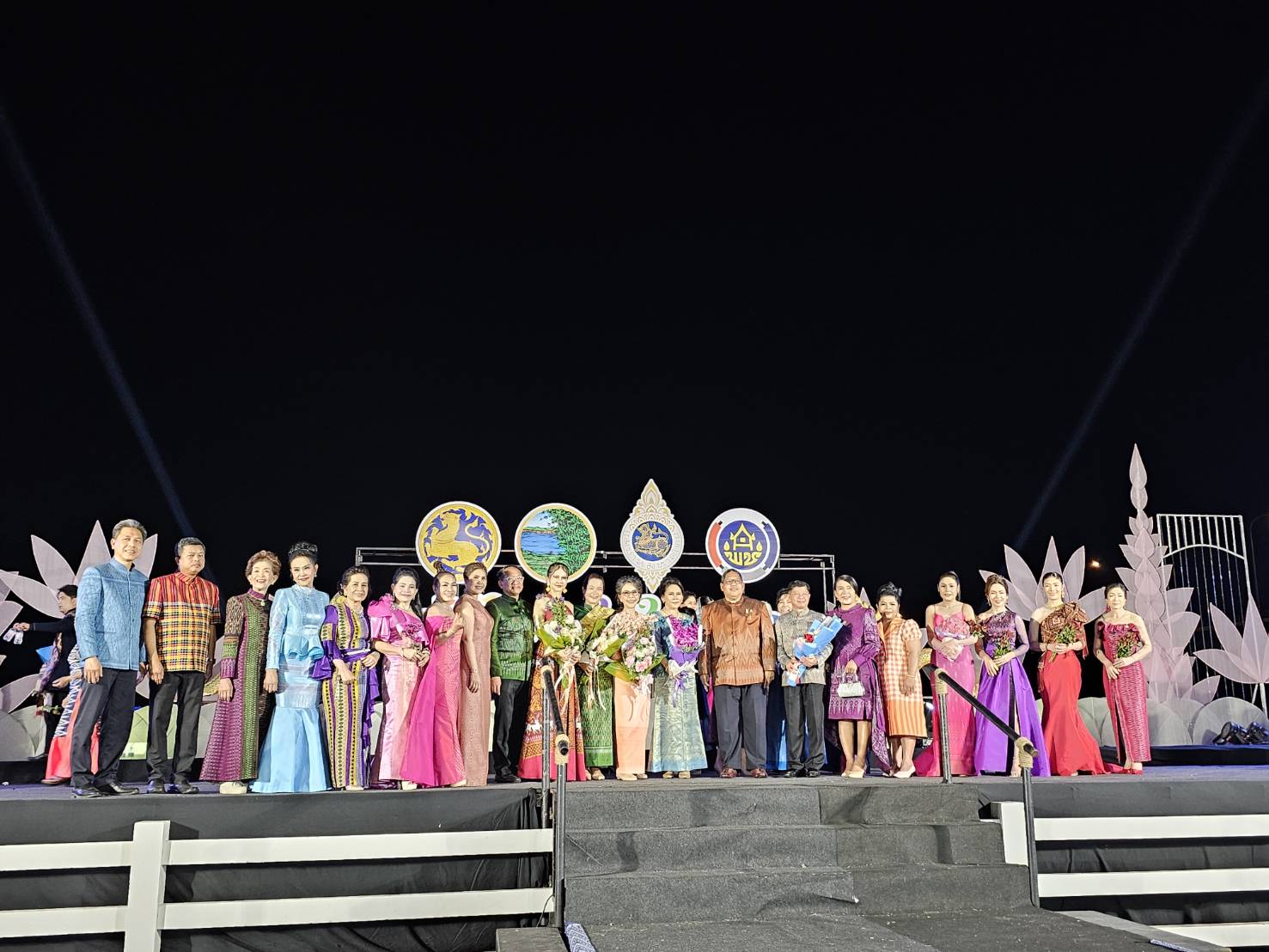 จังหวัดหนองคาย เดินแบบผ้าไทยเพื่อการกุศล “ผ้าไทย ใส่ให้สนุก” ประจำปี พ.ศ. 2567 “เสน่ห์ผ้า เสน่ห์เมืองหนองคาย”