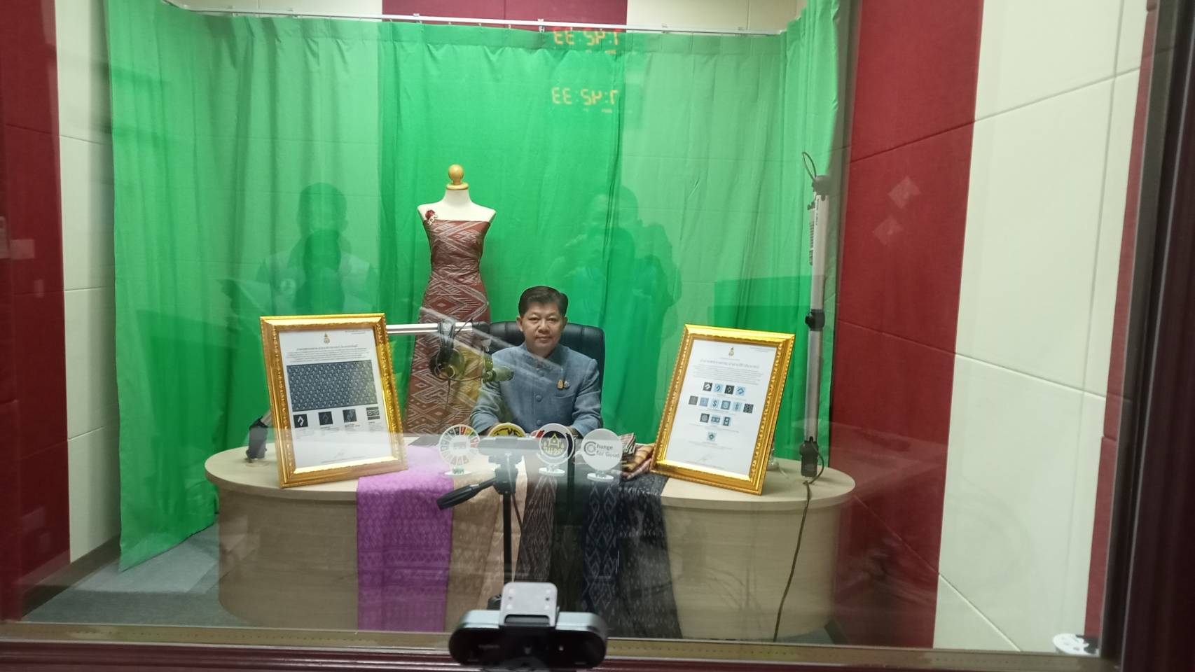 พช.หนองคาย ร่วมจัดรายการวิทยุ FM ผู้ว่าราชการจังหวัด พบชาวหนองคาย ประชาสัมพันธ์การขับเคลื่อนงานพัฒนาชุมชน ณ สวท.หนองคาย FM 90.50 MHz