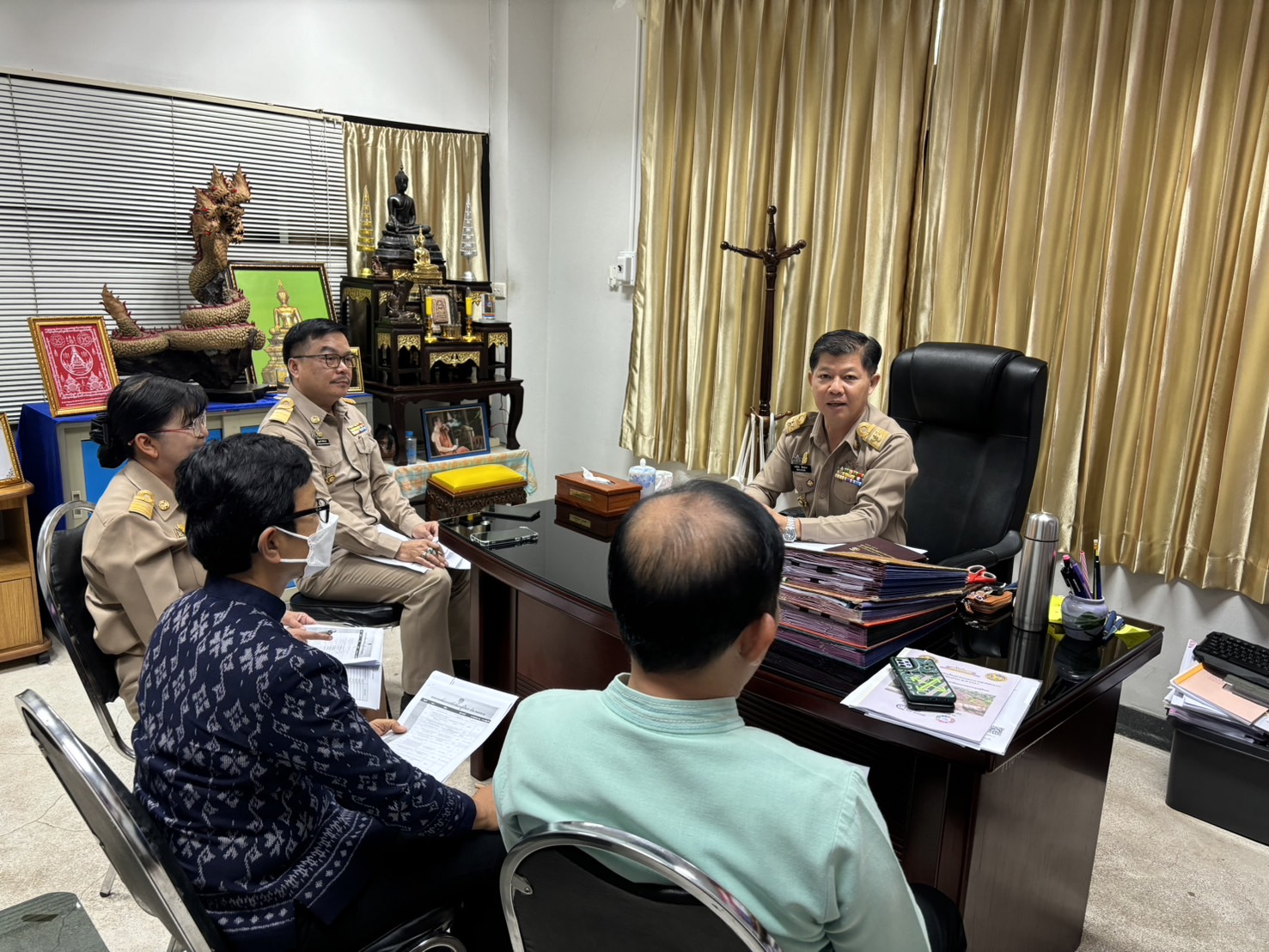 พช.หนองคาย ประชุม Morning Brief เตรียมความพร้อมทีมงานขับเคลื่อนงานพัฒนาชุมชน