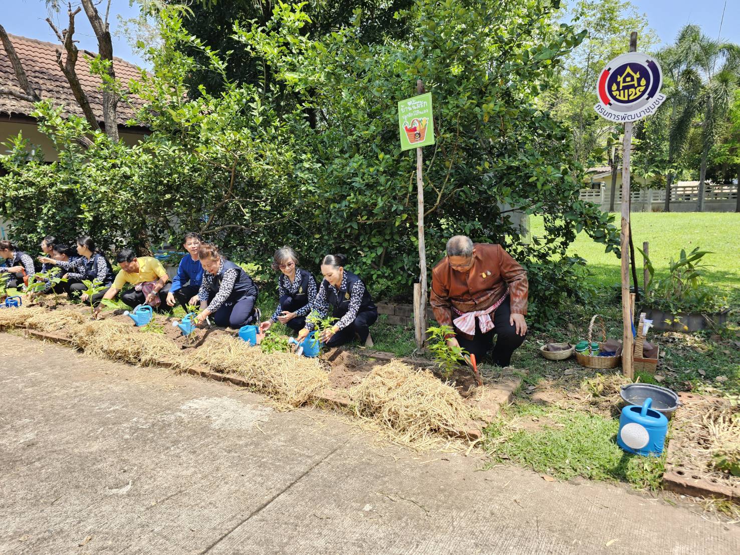 ผู้ว่าฯ หนองคาย ขับเคลื่อนนโยบายกระทรวงมหาดไทย ผ่านการน้อมนำแนวพระราชดำริของสมเด็จพระกนิษฐาธิราชเจ้า กรมสมเด็จพระเทพรัตนราชสุดา ฯ สยามบรมราชกุมารี สู่ปฏิบัติการปลูกผักสวนครัว เพื่อสร้างความมั่นคงทางอาหาร และ โครงการ “ผ้าไทยใส่ให้สนุก”