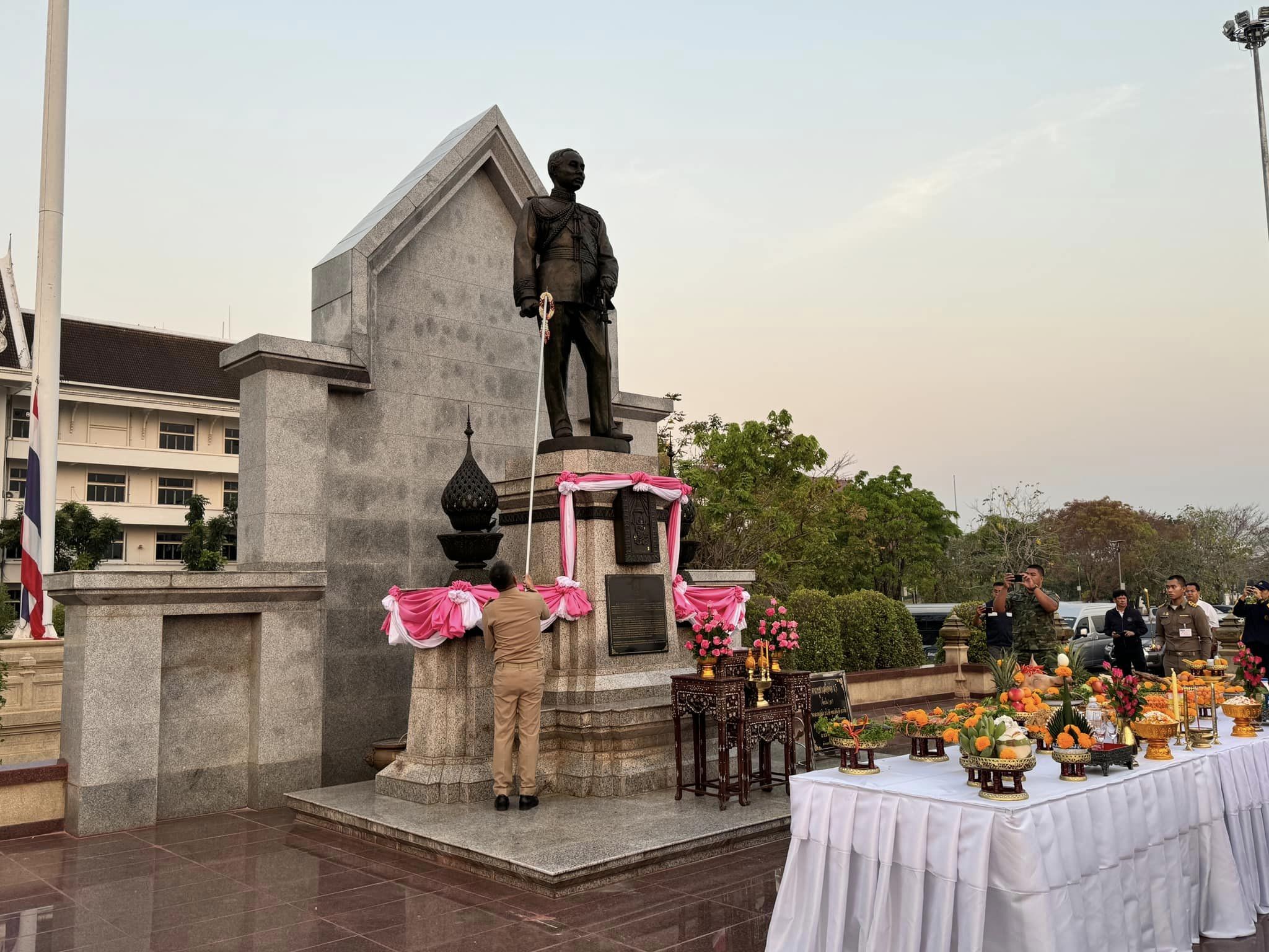 พช.หนองคาย ร่วมพิธีสักการะสิ่งศักดิ์สิทธิ์ พิธีบวงสรวง และทำบุญอุทิศส่วนกุศลให้กับบรรพบุรุษ ในงาน “ฉลองอนุสาวรีย์ปราบฮ่อใต้ร่มพระบารมี 197 ปี เมืองหนองคาย และงานกาชาด พ.ศ.2567”