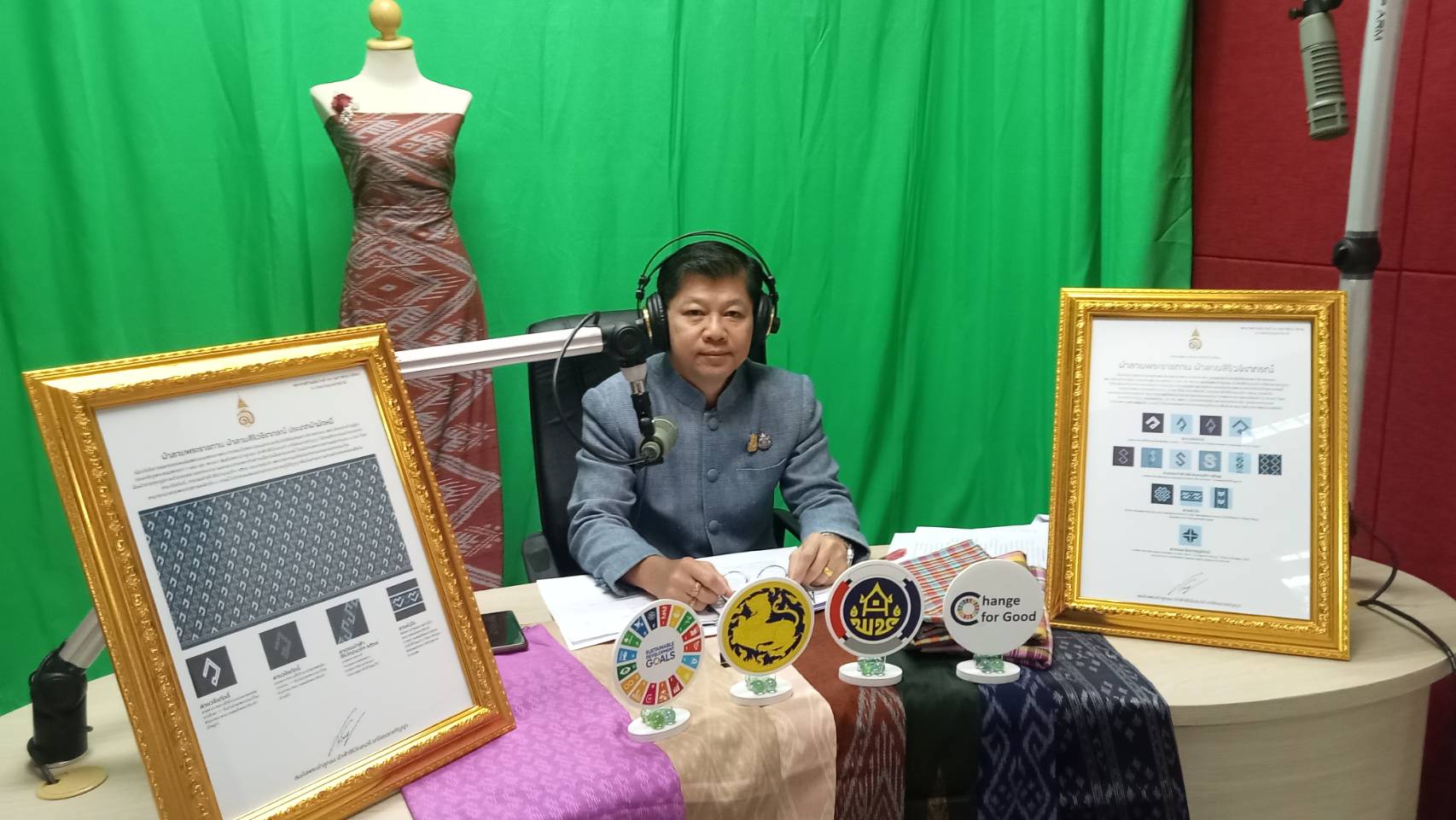 พช.หนองคาย ร่วมจัดรายการวิทยุ FM ผู้ว่าราชการจังหวัด พบชาวหนองคาย ประชาสัมพันธ์การขับเคลื่อนงานพัฒนาชุมชน ณ สวท.หนองคาย FM 90.50 MHz