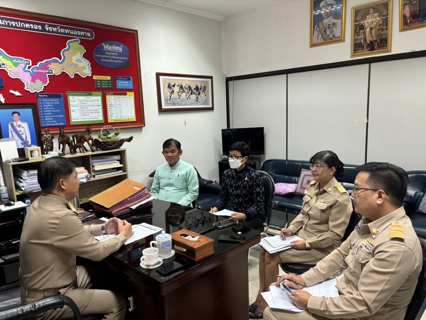 พช.หนองคาย ประชุม Morning Brief เตรียมความพร้อมทีมงานขับเคลื่อนงานพัฒนาชุมชน