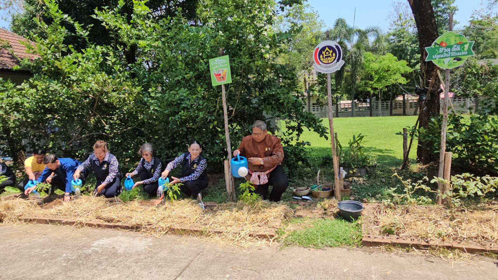 ผู้ว่าฯ หนองคาย ขับเคลื่อนนโยบายกระทรวงมหาดไทย ผ่านการน้อมนำแนวพระราชดำริของสมเด็จพระกนิษฐาธิราชเจ้า กรมสมเด็จพระเทพรัตนราชสุดา ฯ สยามบรมราชกุมารี สู่ปฏิบัติการปลูกผักสวนครัว เพื่อสร้างความมั่นคงทางอาหาร และ โครงการ “ผ้าไทยใส่ให้สนุก”