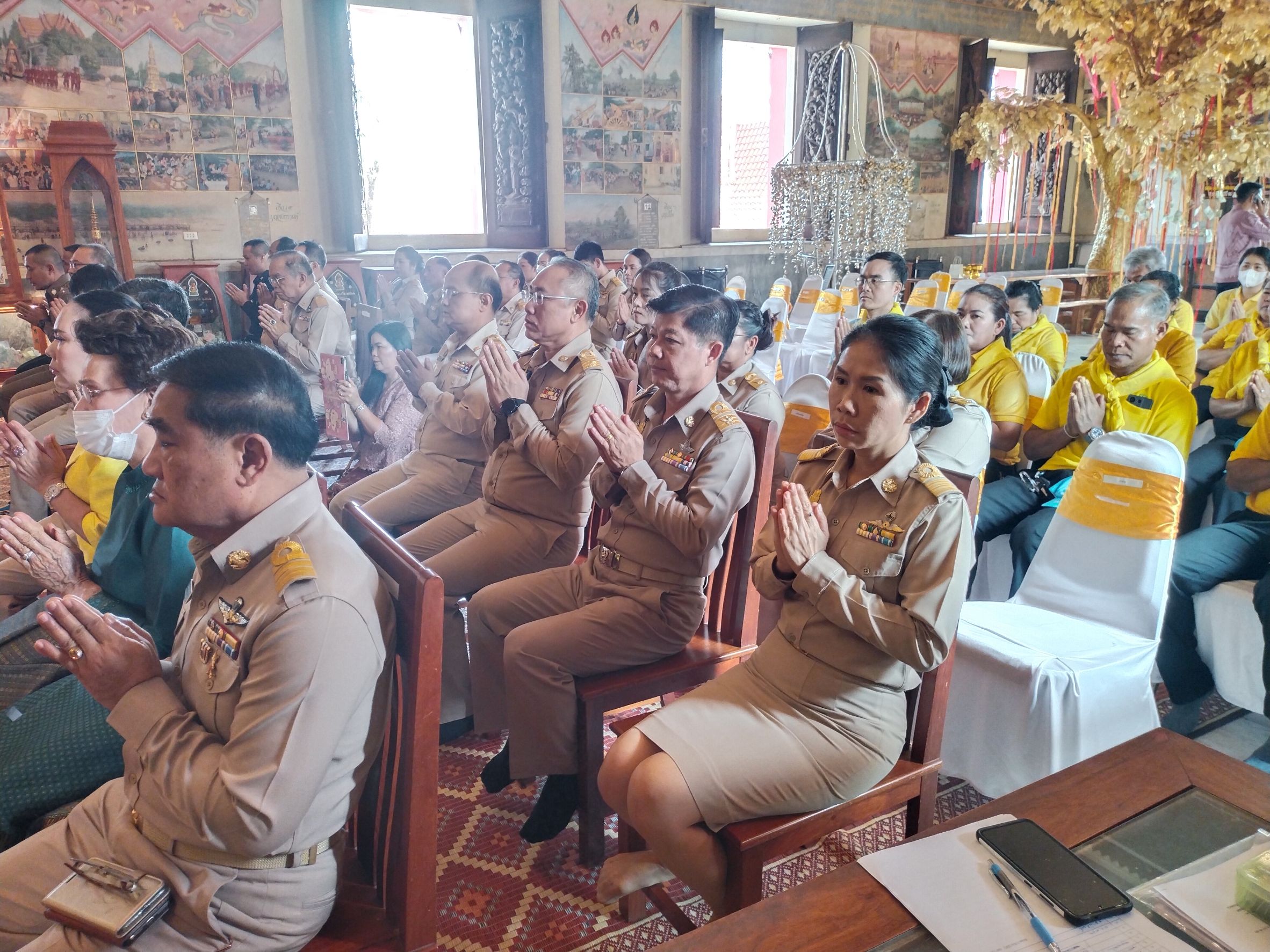 พช.หนองคาย ร่วมพิธีถวายภัตตาหารพระราชทาน แด่พระภิกษุ สารเณร ผู้เข้าร่วมสอบบาลีสนามหลวง ณ วัดโพธิ์ชัย พระอารามหลวง อ.เมือง จ.หนองคาย
