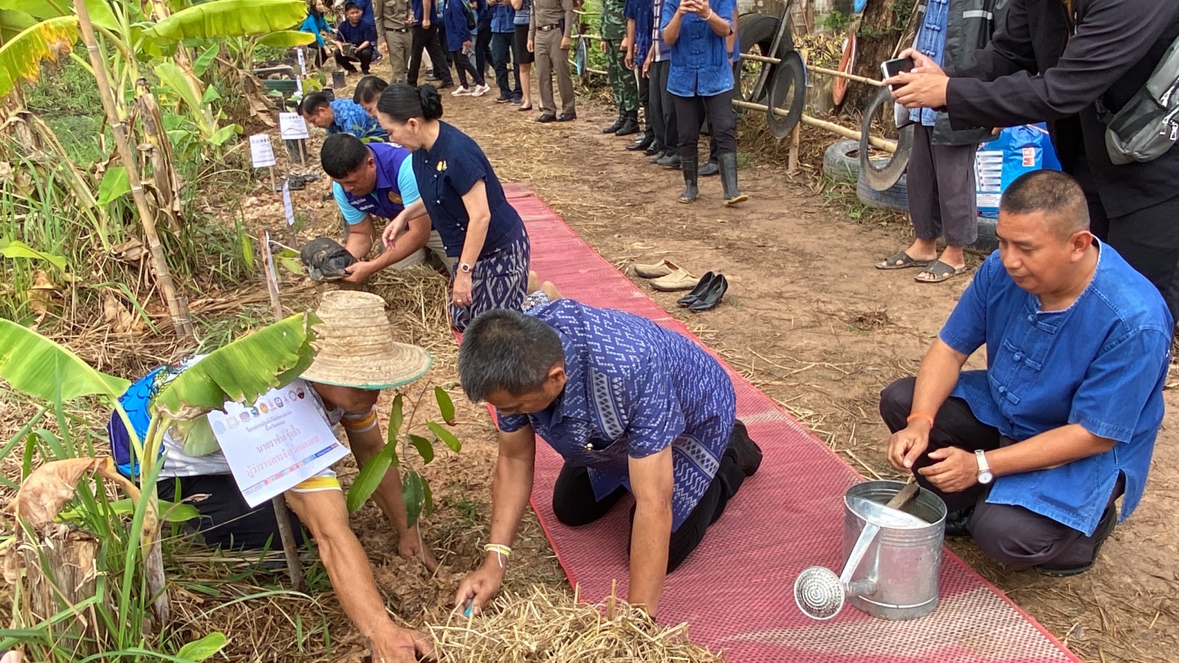 พช.หนองคาย น้อมนำหลักปรัชญาของเศรษฐกิจพอเพียงผ่านการดำเนินโครงการศูนย์เรียนรู้เฉลิมพระเกียรติพระบาทสมเด็จพระเจ้าอยู่หัว เนื่องในโอกาสมหามงคลเฉลิมพระชนมพรรษา 6 รอบ 28 กรกฎาคม 2567 ณ ศูนย์เรียนรู้ต้นแบบฯ “โคก หนอง นา โมเดล” อำเภอศรีเชียงใหม่