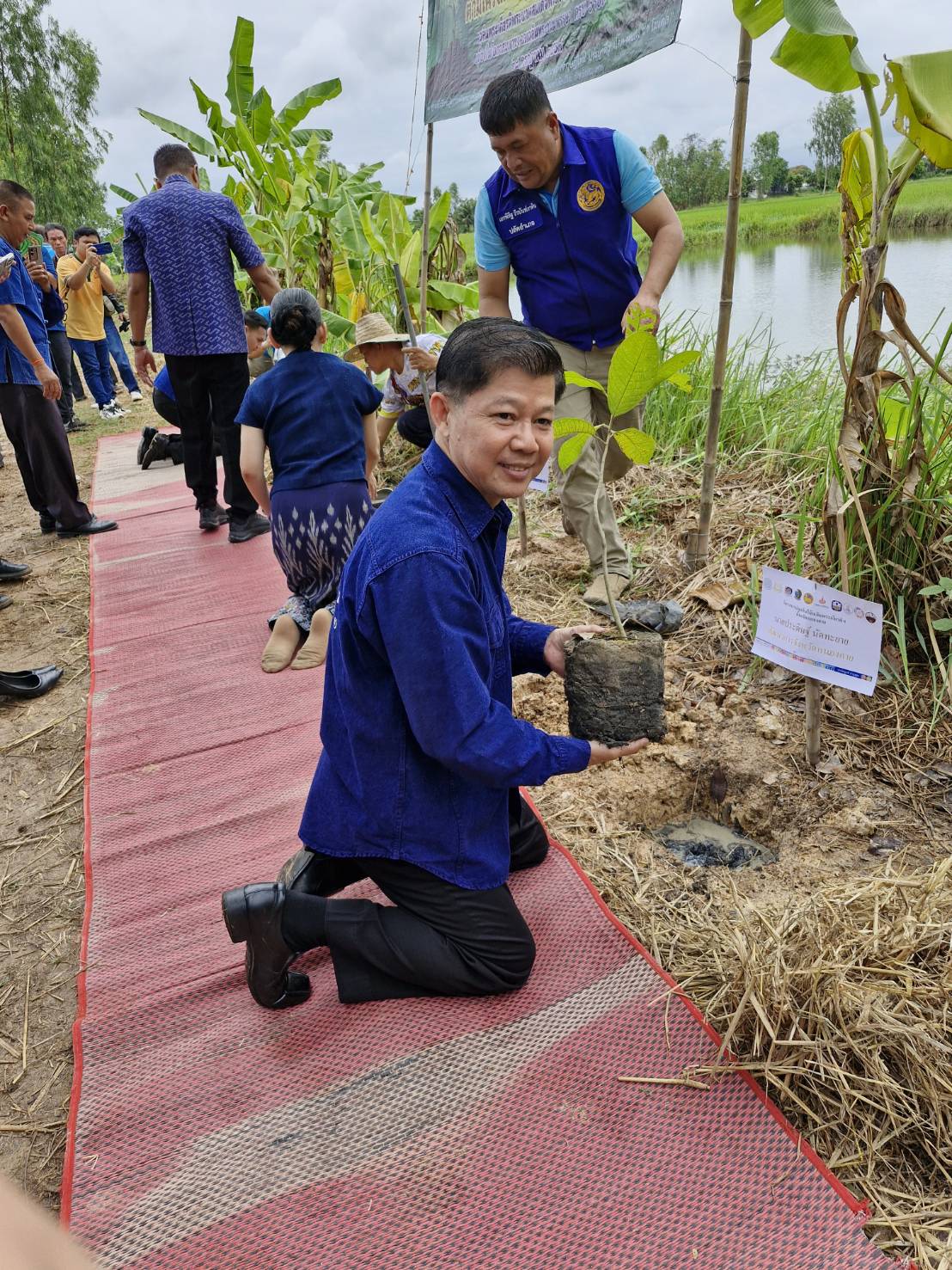 พช.หนองคาย น้อมนำหลักปรัชญาของเศรษฐกิจพอเพียงผ่านการดำเนินโครงการศูนย์เรียนรู้เฉลิมพระเกียรติพระบาทสมเด็จพระเจ้าอยู่หัว เนื่องในโอกาสมหามงคลเฉลิมพระชนมพรรษา 6 รอบ 28 กรกฎาคม 2567 ณ ศูนย์เรียนรู้ต้นแบบฯ “โคก หนอง นา โมเดล” อำเภอศรีเชียงใหม่