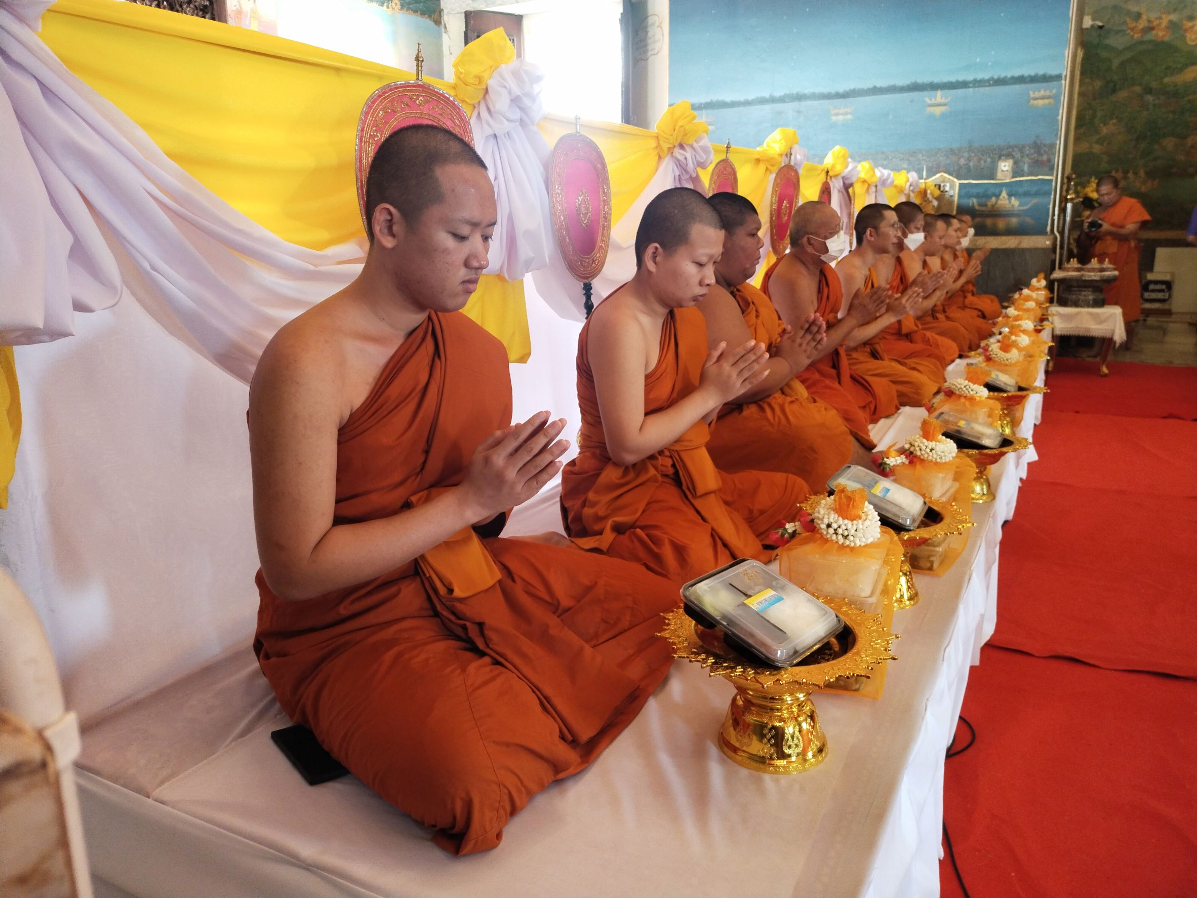 พช.หนองคาย ร่วมพิธีถวายภัตตาหารพระราชทาน แด่พระภิกษุ สารเณร ผู้เข้าร่วมสอบบาลีสนามหลวง ณ วัดโพธิ์ชัย พระอารามหลวง อ.เมือง จ.หนองคาย