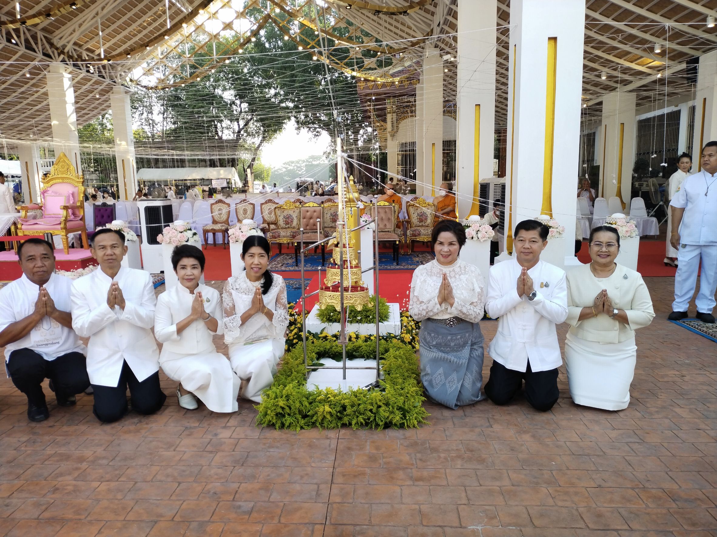 พช.หนองคาย ร่วมพิธียกฉัตรพระธาตุอรหันต์และพิธีมหาพุทธาภิเษกหลวงพ่อพระใสองค์จำลอง