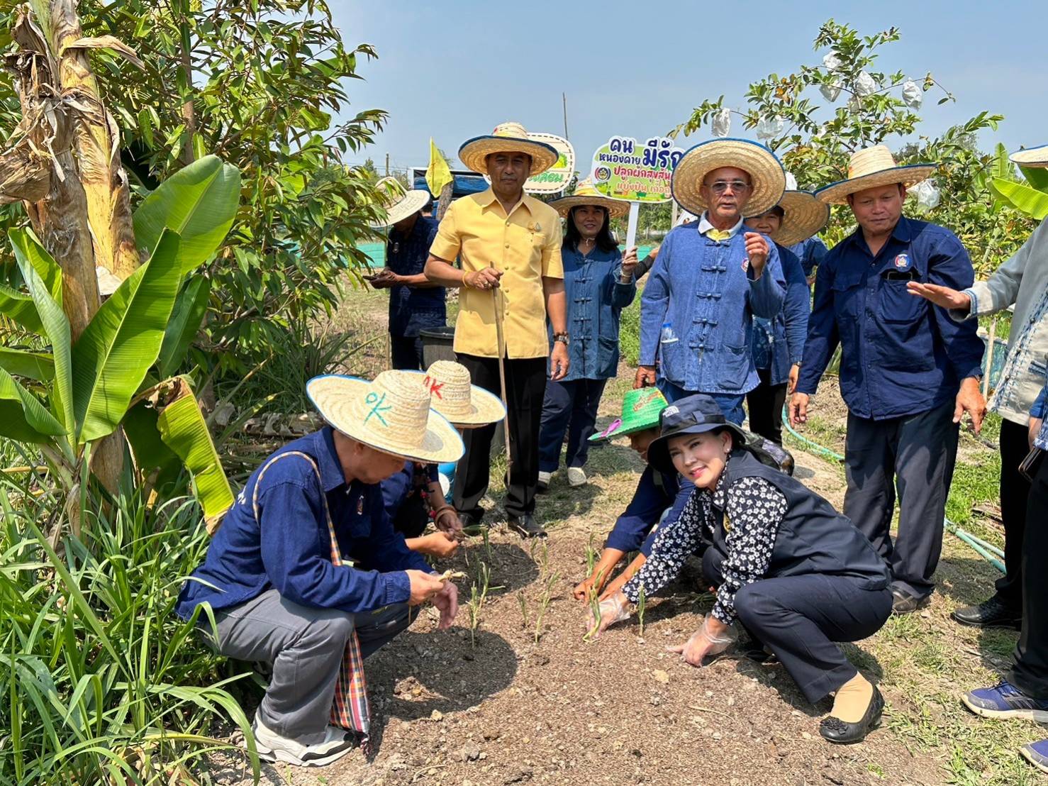 จังหวัดหนองคาย ขับเคลื่อนเศรษฐกิจพอเพียงดำเนินโครงการศูนย์เรียนรู้เฉลิมพระเกียรติพระบาทสมเด็จพระเจ้าอยู่หัว เนื่องในโอกาสมหามงคลเฉลิมพระชนมพรรษา 6 รอบ 28 กรกฎาคม 2567 ณ ศูนย์เรียนรู้ต้นแบบฯ “โคก หนอง นา โมเดล” อำเภอเฝ้าไร่
