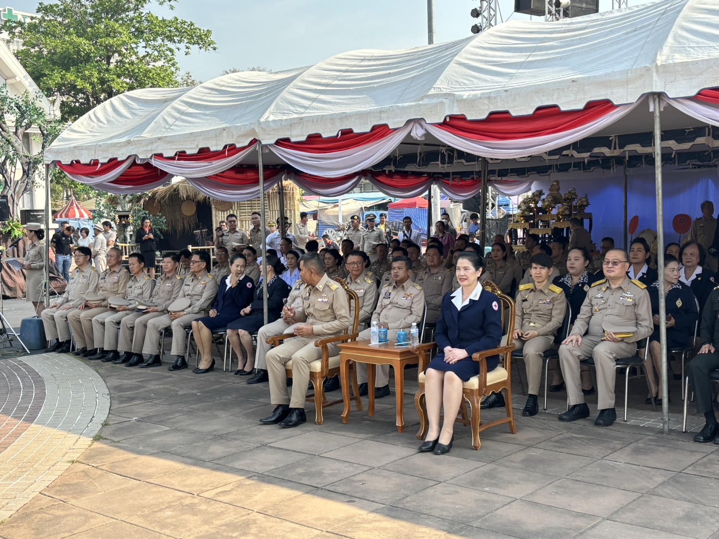 พช.หนองคาย ร่วมพิธีสักการะสิ่งศักดิ์สิทธิ์ พิธีบวงสรวง และทำบุญอุทิศส่วนกุศลให้กับบรรพบุรุษ ในงาน “ฉลองอนุสาวรีย์ปราบฮ่อใต้ร่มพระบารมี 197 ปี เมืองหนองคาย และงานกาชาด พ.ศ.2567”