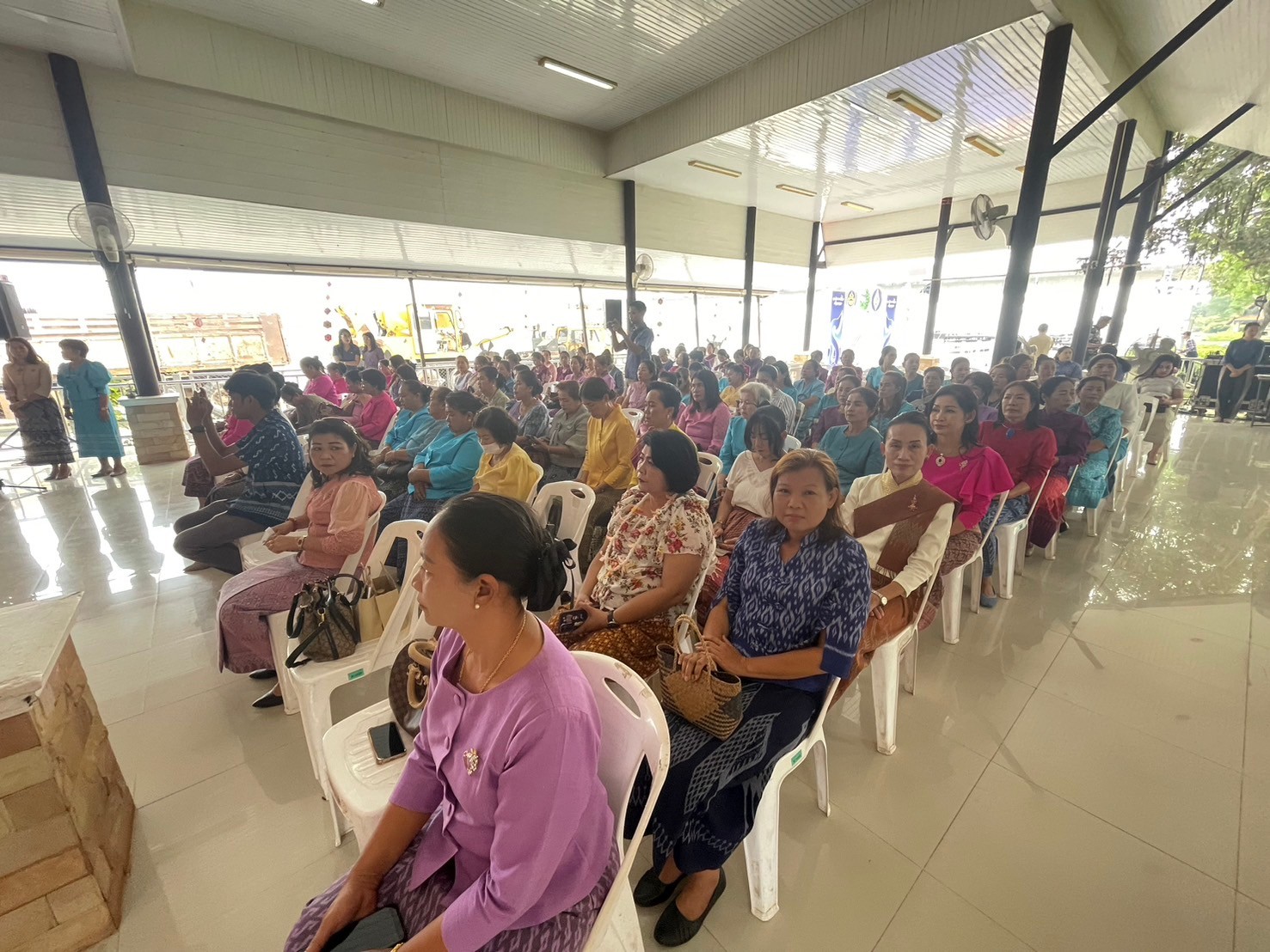 พช.หนองคาย ร่วมกับ อบจ.หนองคาย สืบสานอนุรักษ์ศิลป์ผ้าถิ่นไทย ดํารงไว้ในแผ่นดิน จัดโครงการสืบสานภูมิปัญญาผ้าไทย “เสน่ห์ผ้า เสน่ห์เมืองหนองคาย”