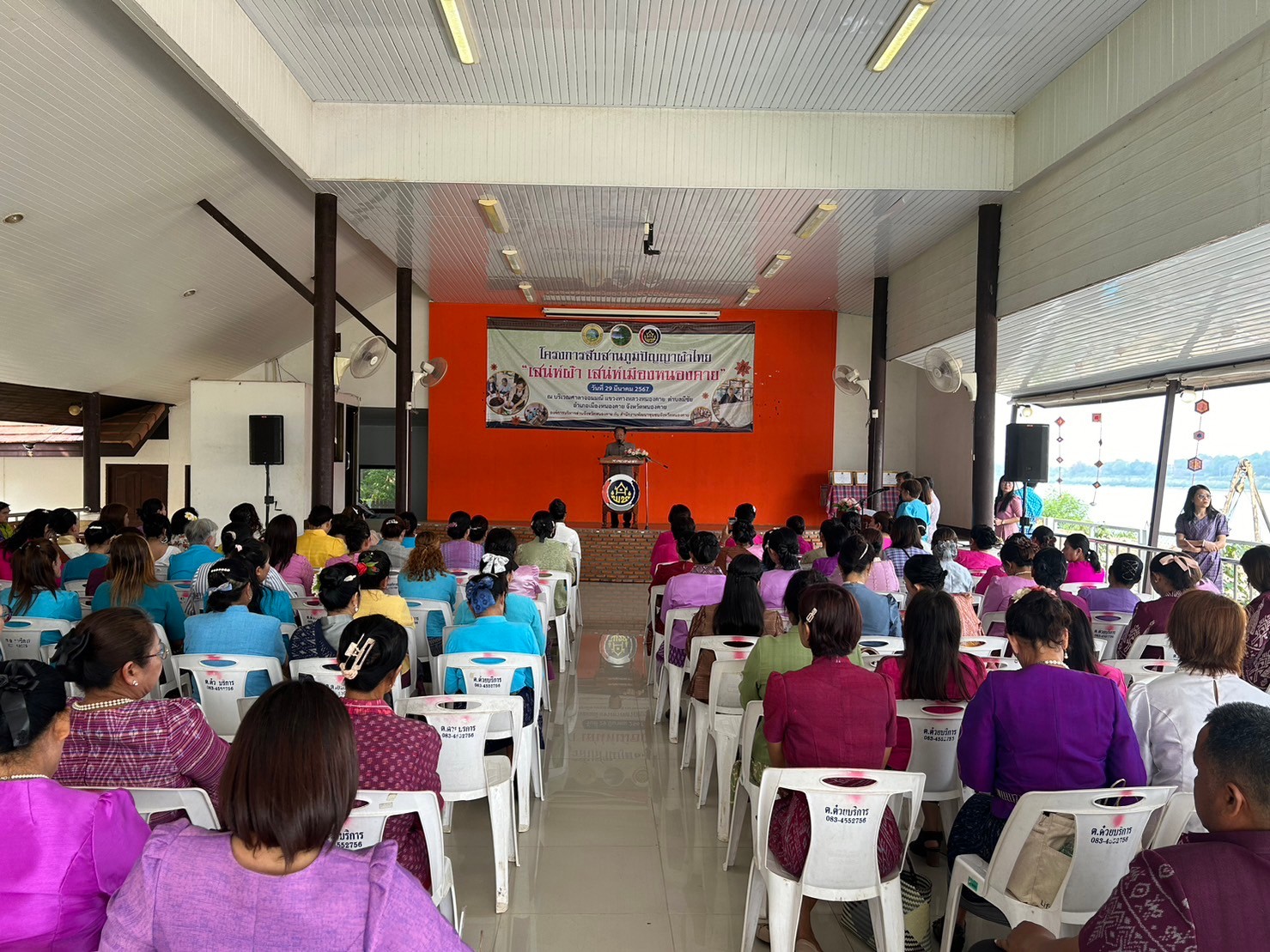 พช.หนองคาย ร่วมกับ อบจ.หนองคาย สืบสานอนุรักษ์ศิลป์ผ้าถิ่นไทย ดํารงไว้ในแผ่นดิน จัดโครงการสืบสานภูมิปัญญาผ้าไทย “เสน่ห์ผ้า เสน่ห์เมืองหนองคาย”