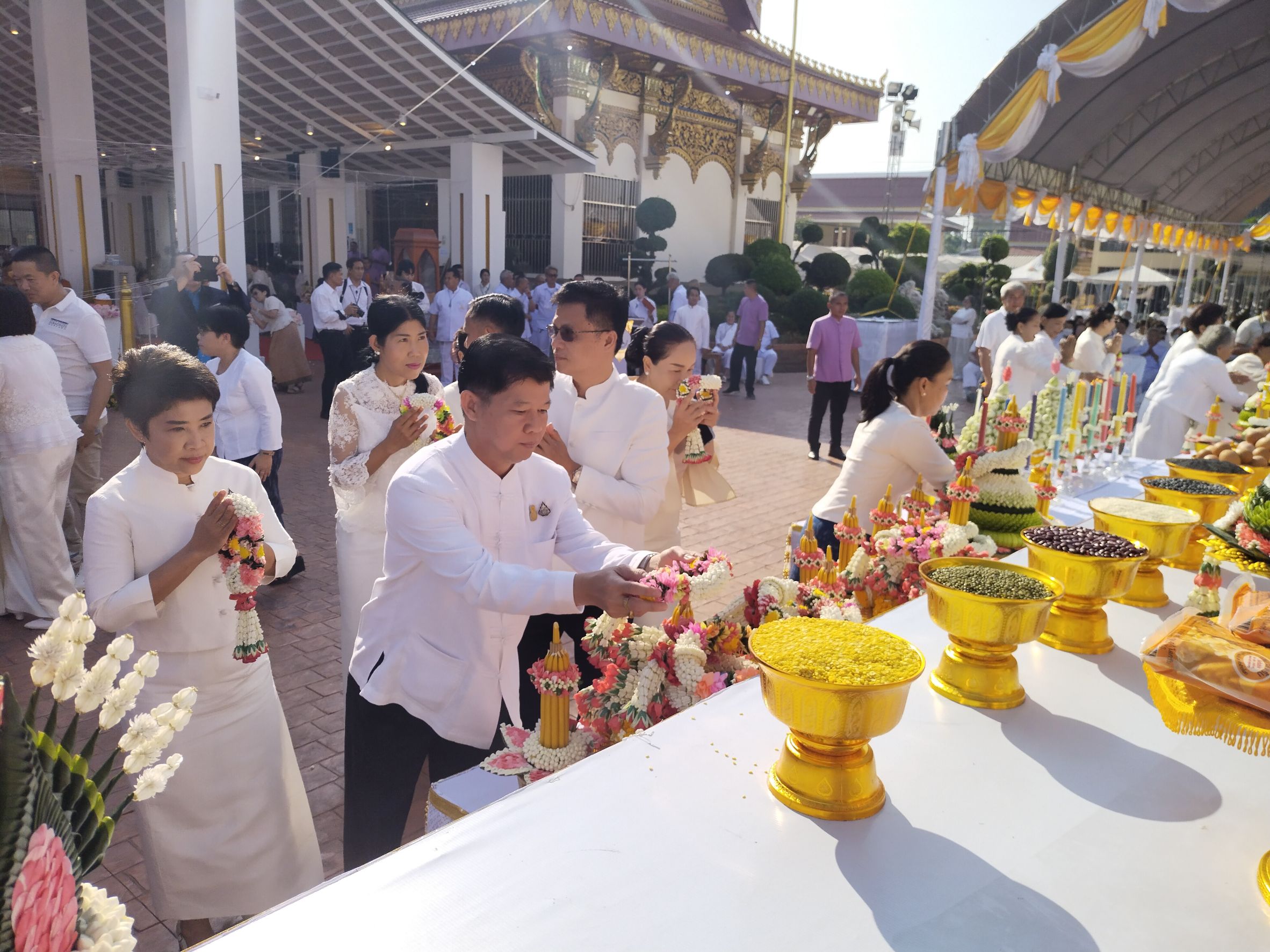 พช.หนองคาย ร่วมพิธียกฉัตรพระธาตุอรหันต์และพิธีมหาพุทธาภิเษกหลวงพ่อพระใสองค์จำลอง