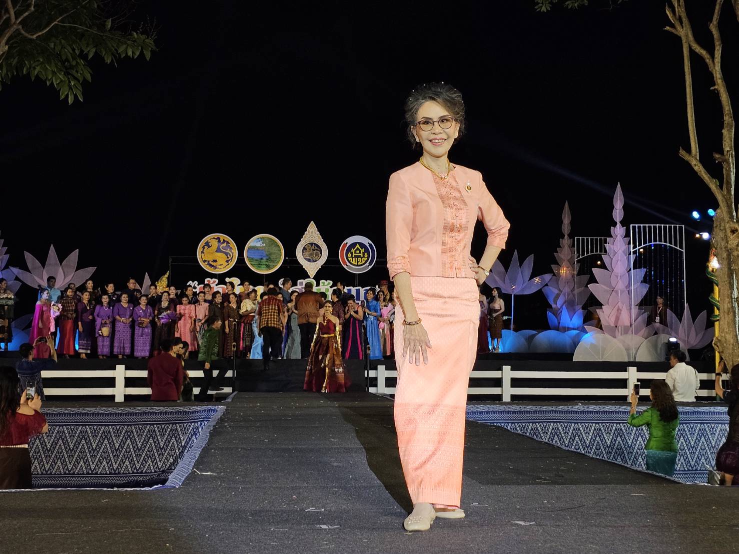 จังหวัดหนองคาย เดินแบบผ้าไทยเพื่อการกุศล “ผ้าไทย ใส่ให้สนุก” ประจำปี พ.ศ. 2567 “เสน่ห์ผ้า เสน่ห์เมืองหนองคาย”