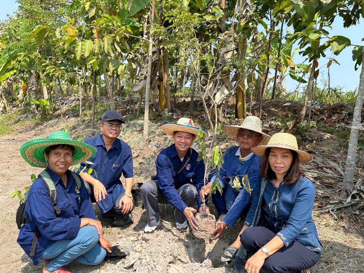 จังหวัดหนองคาย ขับเคลื่อนเศรษฐกิจพอเพียงดำเนินโครงการศูนย์เรียนรู้เฉลิมพระเกียรติพระบาทสมเด็จพระเจ้าอยู่หัว เนื่องในโอกาสมหามงคลเฉลิมพระชนมพรรษา 6 รอบ 28 กรกฎาคม 2567 ณ ศูนย์เรียนรู้ต้นแบบฯ “โคก หนอง นา โมเดล” อำเภอเฝ้าไร่