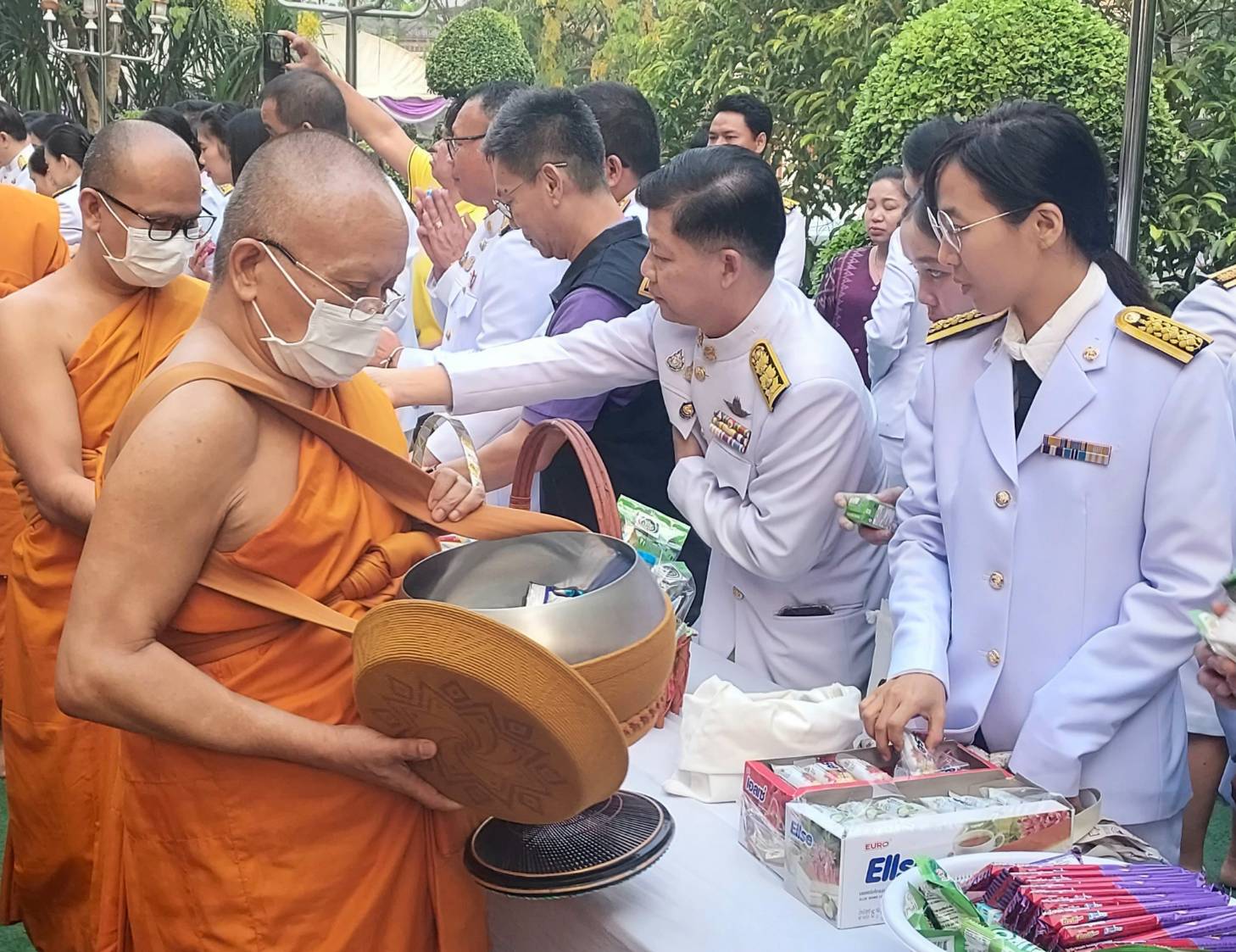 พช.หนองคาย ร่วมพิธีทำบุญตักบาตรถวายพระราชกุศล เนื่องในโอกาสวันคล้ายวันพระราชสมภพ สมเด็จพระกนิษฐาธิราชเจ้า กรมสมเด็จพระเทพรัตนราชสุดาฯ สยามบรมราชกุมารี
