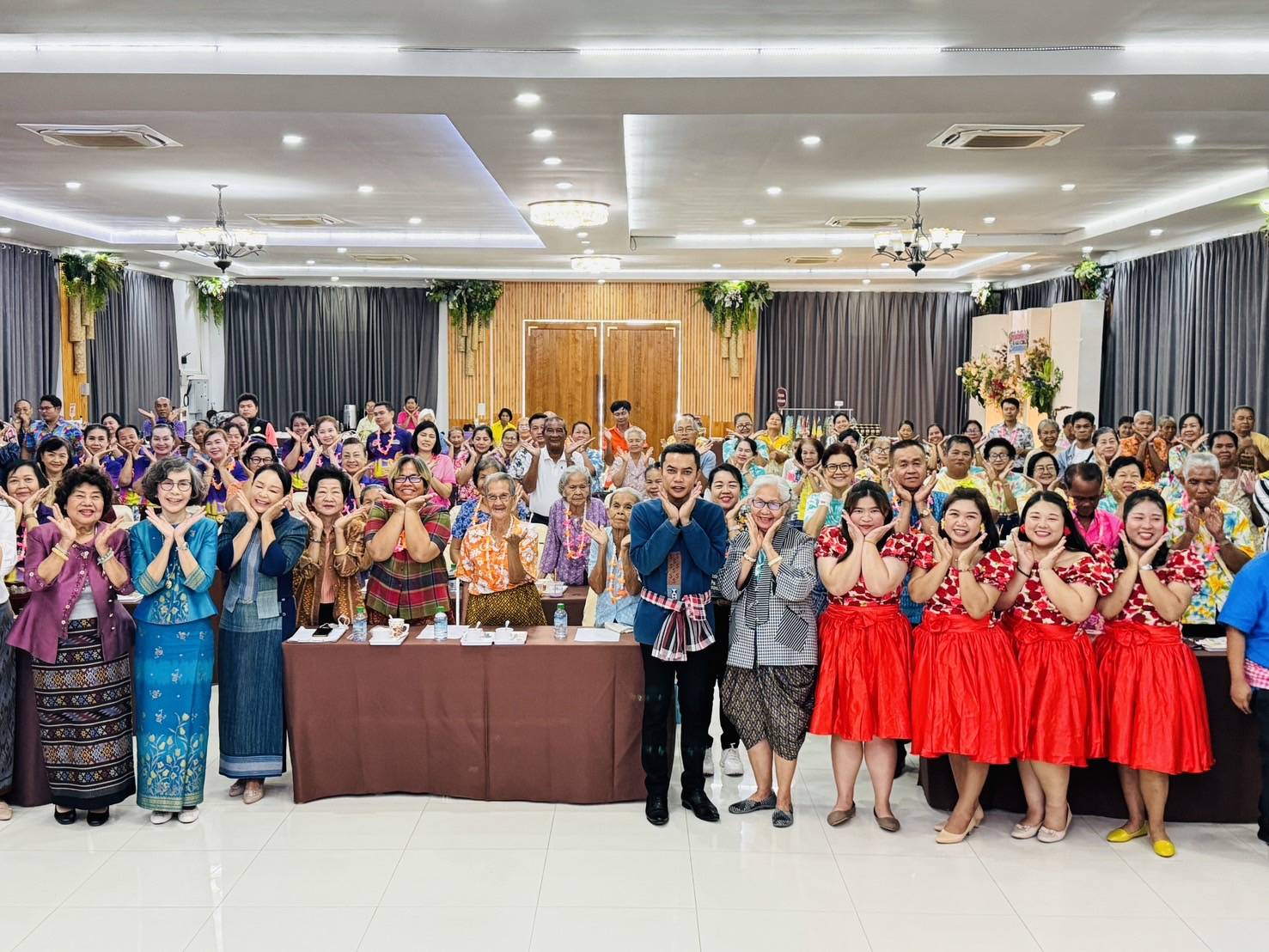 พช.หนองคาย ร่วมโครงการรวมพลังเครือข่ายคนทุกวัย เสริมพลังสูงวัยให้สูงค่าถ่ายทอดภูมิปัญญาสู่ลูกหลาน มหาสงกรานต์งานผู้สูงอายุไทยหนองคาย (Older Festival Thai Nongkhai)